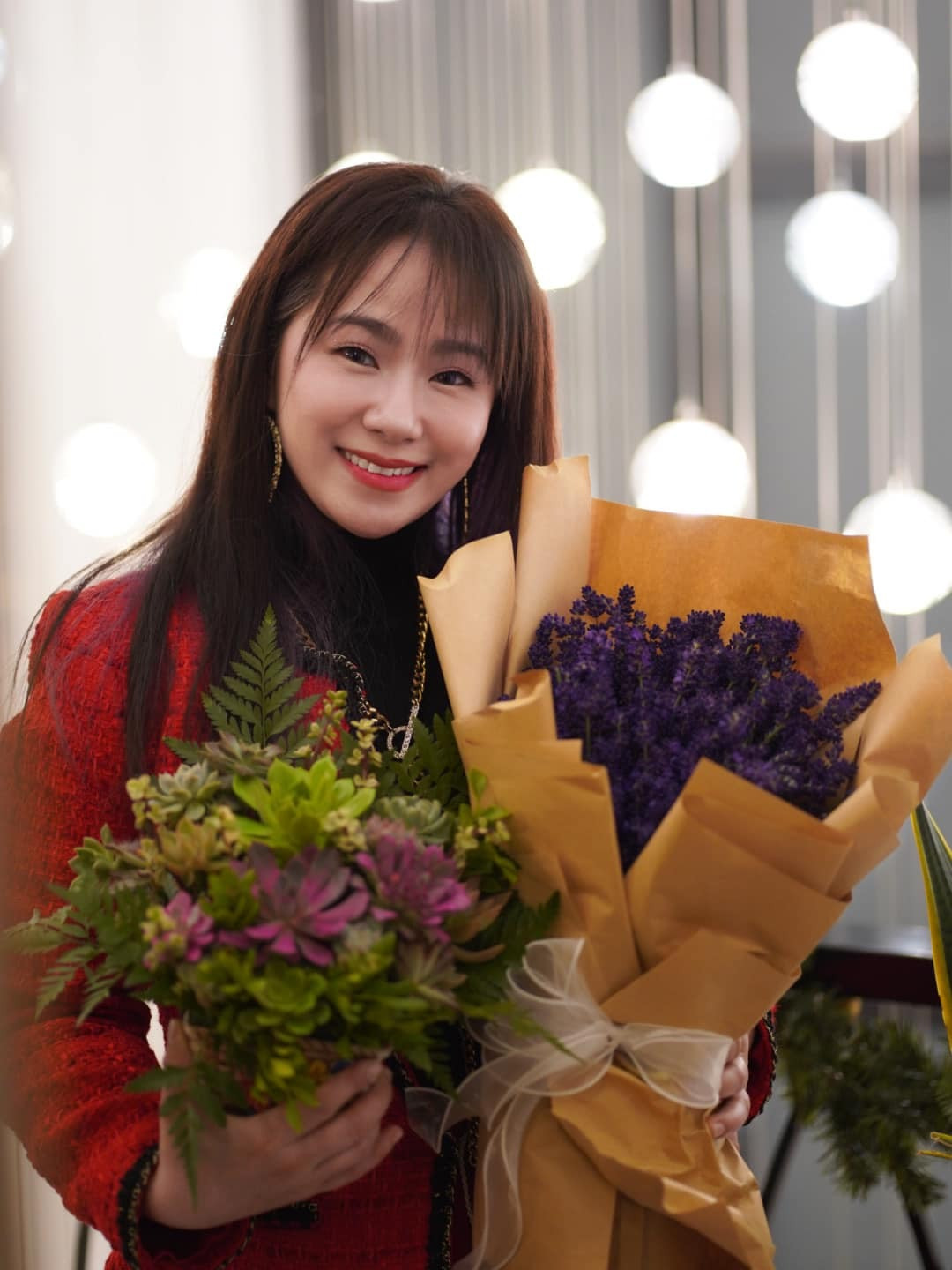 Sao Việt 23/12: H'Hen Niê bị trật bánh chè, MC Mai Ngọc khoe dáng trên sân golf - 11