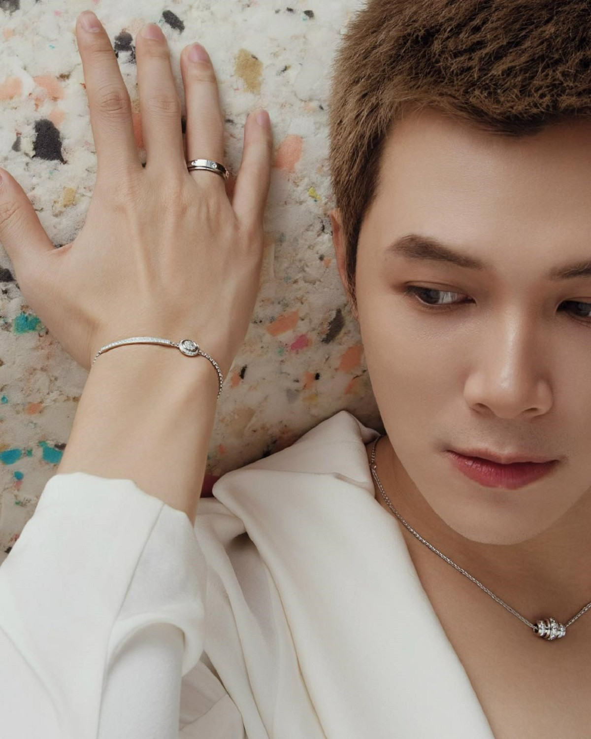 Sao Việt 23/12: H'Hen Niê bị trật bánh chè, MC Mai Ngọc khoe dáng trên sân golf - 13