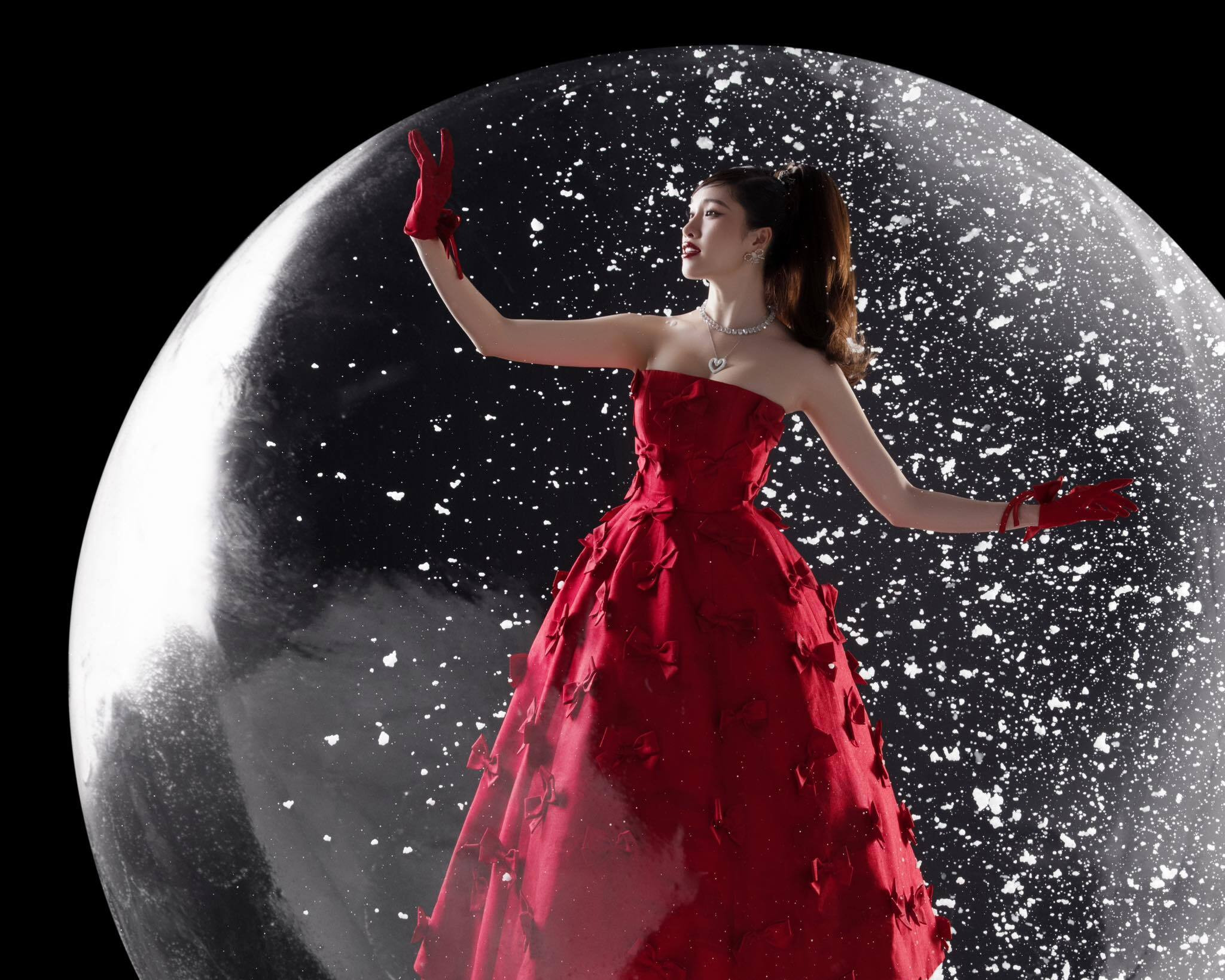 Sao Việt 23/12: H'Hen Niê bị trật bánh chè, MC Mai Ngọc khoe dáng trên sân golf - 10