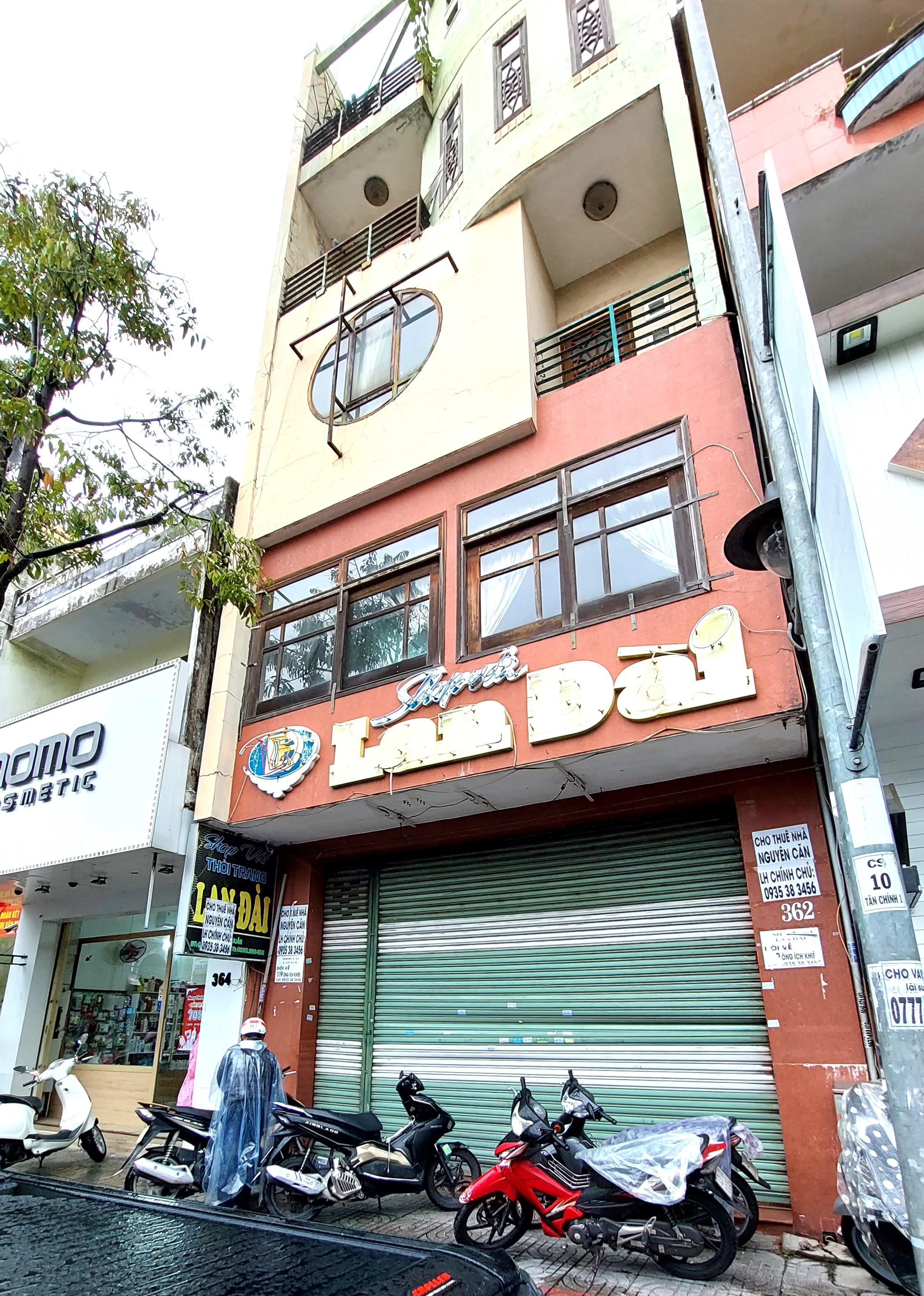 Cuối năm, phố thời trang Đà Nẵng vắng lặng, nhan nhản bảng 'cho thuê mặt bằng' - 4