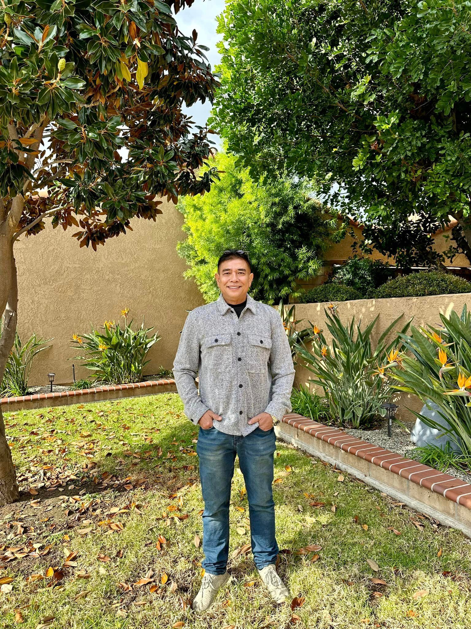 Sao Việt 25/12: Hồng Vân nhí nhảnh bên chồng, Việt Hương khen Mono hết lời - 2