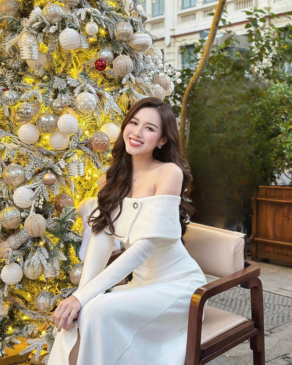 Sao Việt 25/12: Hồng Vân nhí nhảnh bên chồng, Việt Hương khen Mono hết lời - 10