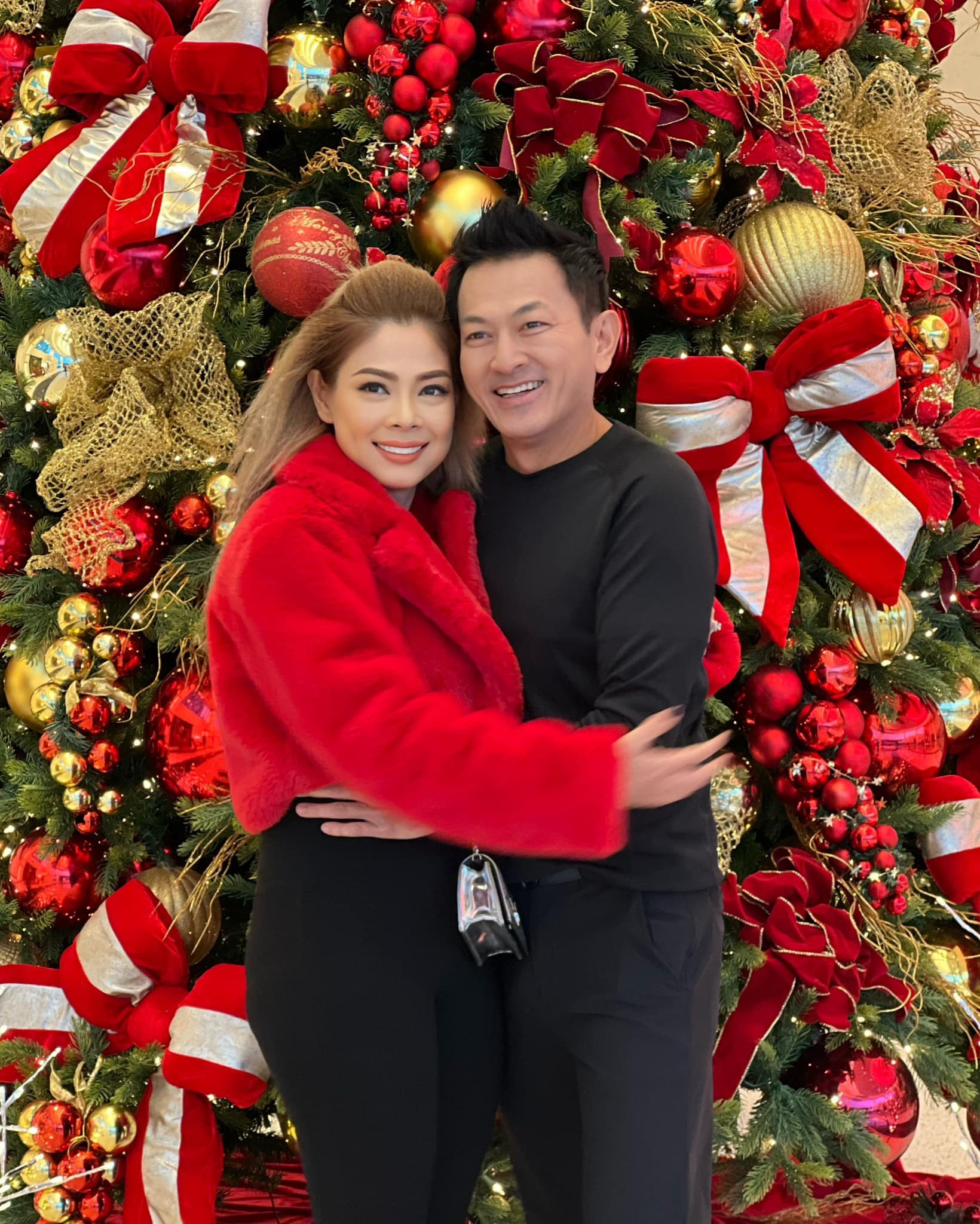 Sao Việt 25/12: Hồng Vân nhí nhảnh bên chồng, Việt Hương khen Mono hết lời - 13