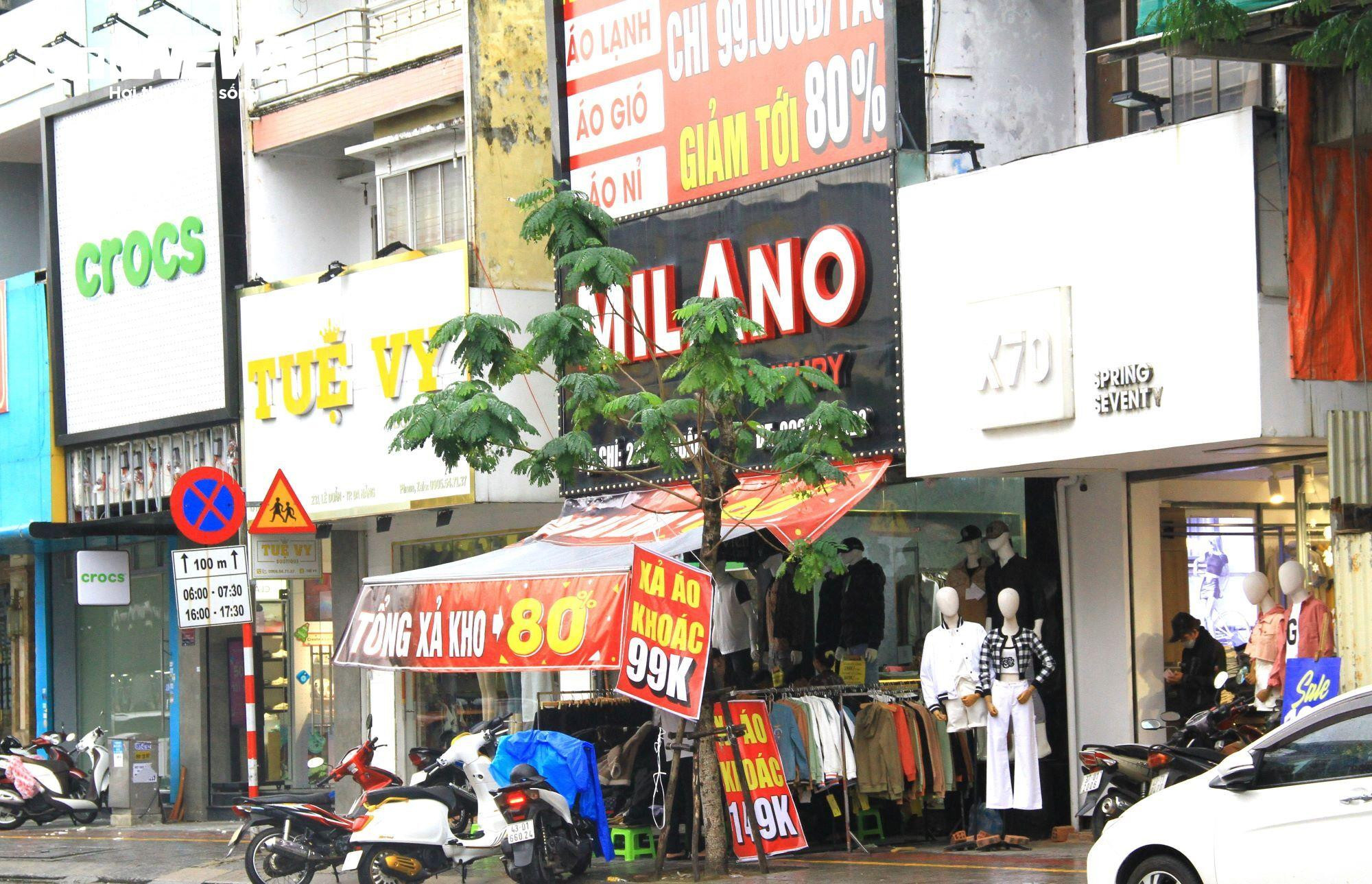 Cuối năm, phố thời trang Đà Nẵng vắng lặng, nhan nhản bảng 'cho thuê mặt bằng' - 2