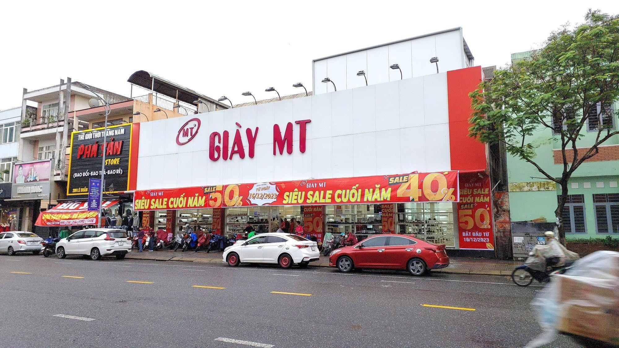 Cuối năm, phố thời trang Đà Nẵng vắng lặng, nhan nhản bảng 'cho thuê mặt bằng' - 10