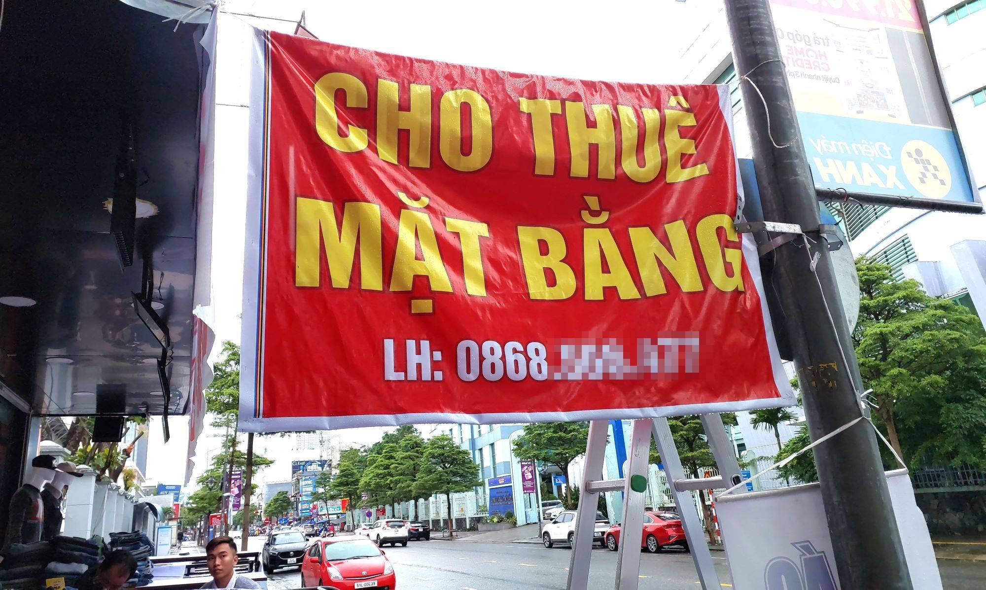 Cuối năm, phố thời trang Đà Nẵng vắng lặng, nhan nhản bảng 'cho thuê mặt bằng' - 5