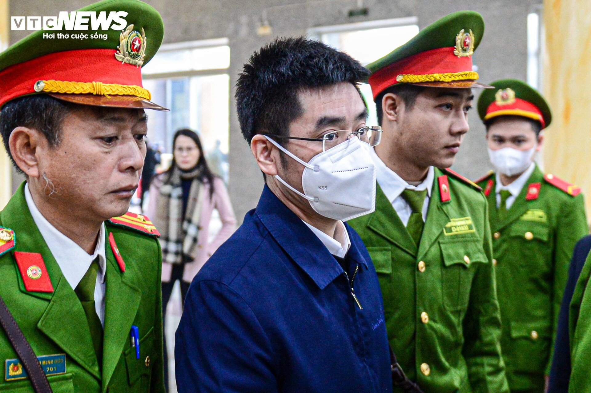 Cảnh sát dẫn giải cựu điều tra viên Hoàng Văn Hưng đến toà phúc thẩm - 5