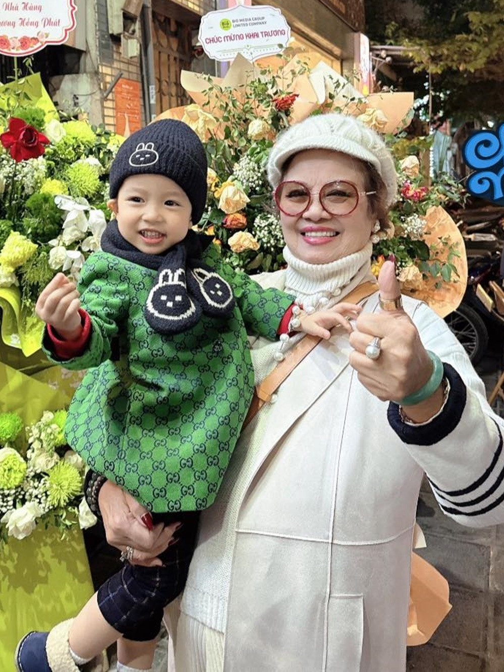 Sao Việt 27/12: Mẹ Bằng Kiều về nước thăm cháu, Doãn Hải My nghi vấn mang thai - 2