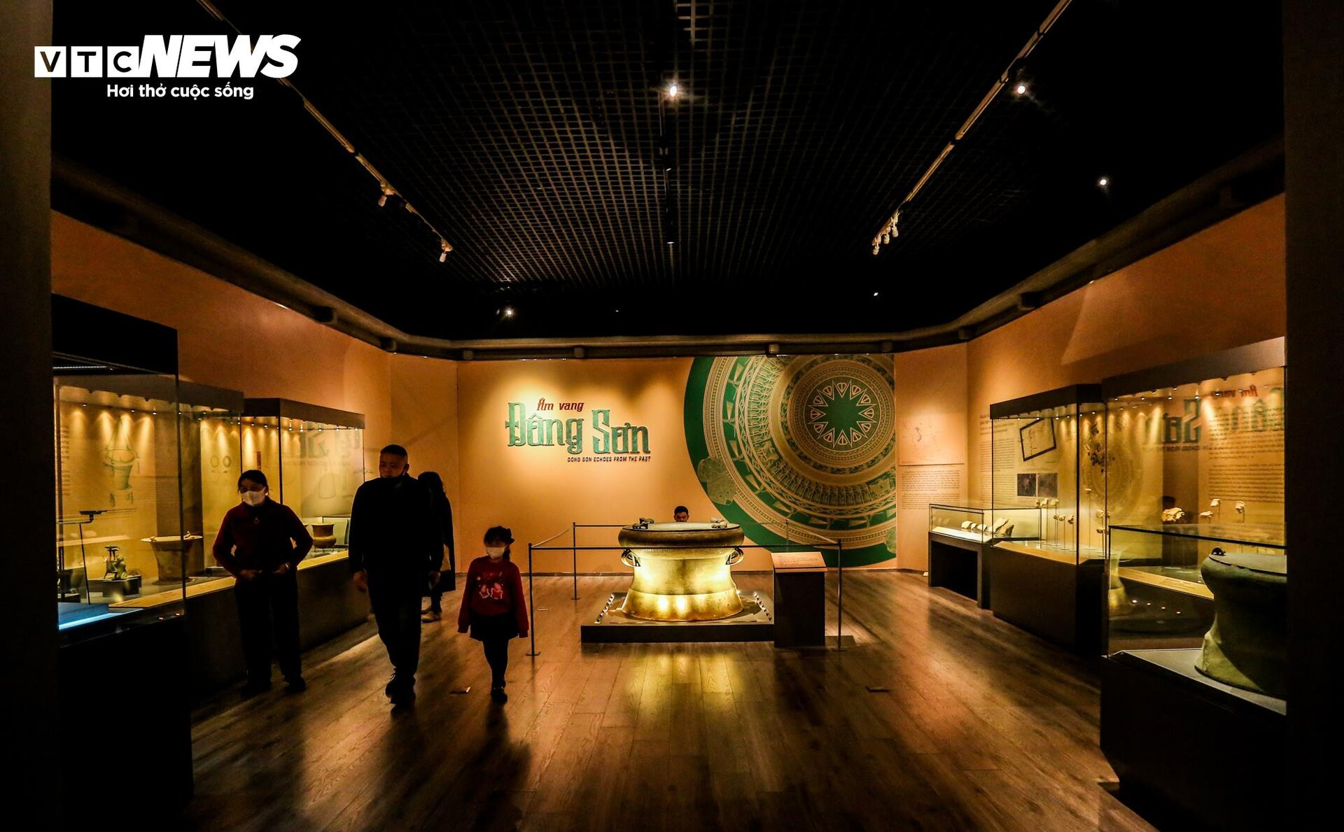 Chiêm ngưỡng chiếc trống đồng Đông Sơn lớn nhất Việt Nam - 1