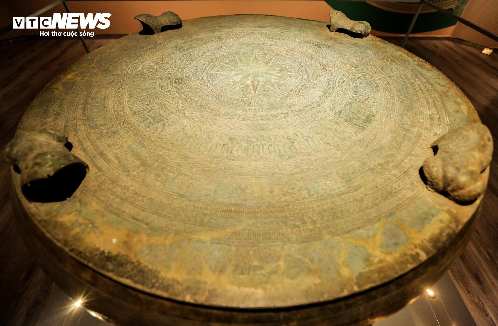 Chiêm ngưỡng chiếc trống đồng Đông Sơn lớn nhất Việt Nam - 4