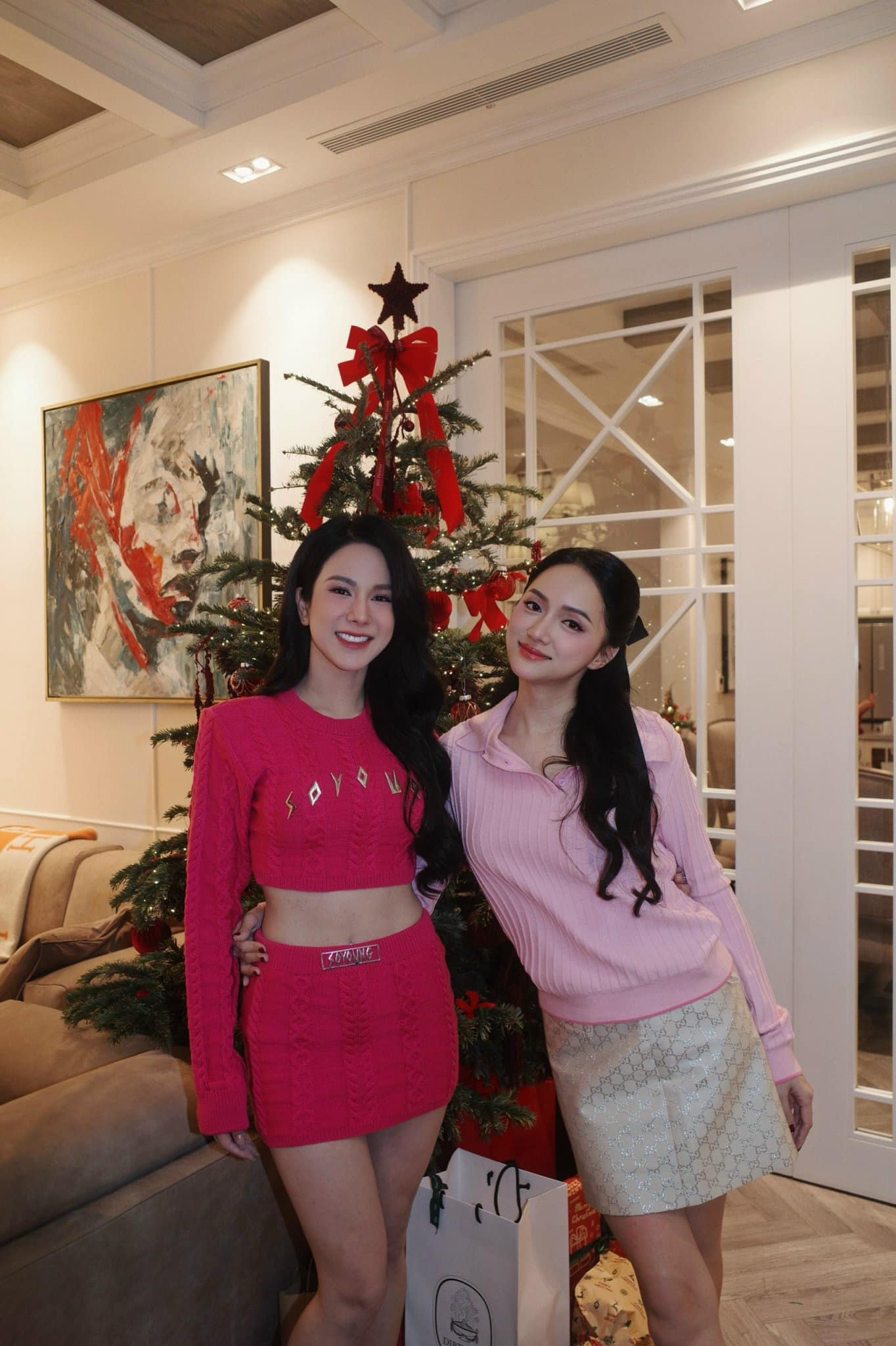 Sao Việt 27/12: Mẹ Bằng Kiều về nước thăm cháu, Doãn Hải My nghi vấn mang thai - 4