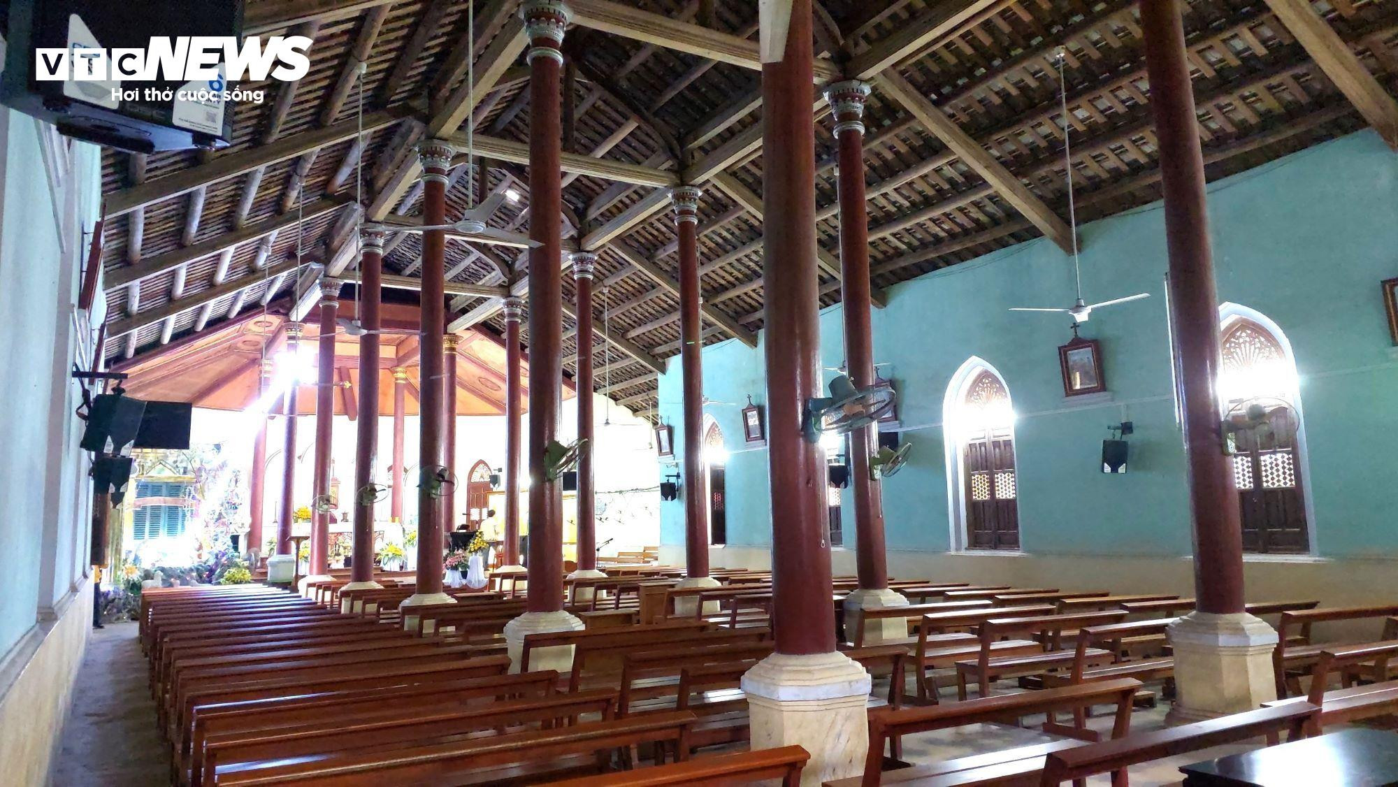 Độc đáo nhà thờ cổ 120 tuổi xây bằng đá, nhựa cây ở Đà Nẵng - 12