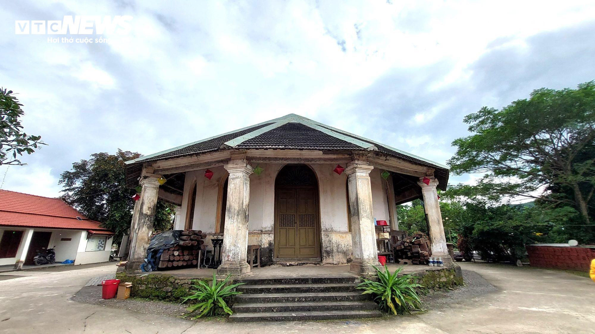 Độc đáo nhà thờ cổ 120 tuổi xây bằng đá, nhựa cây ở Đà Nẵng - 8