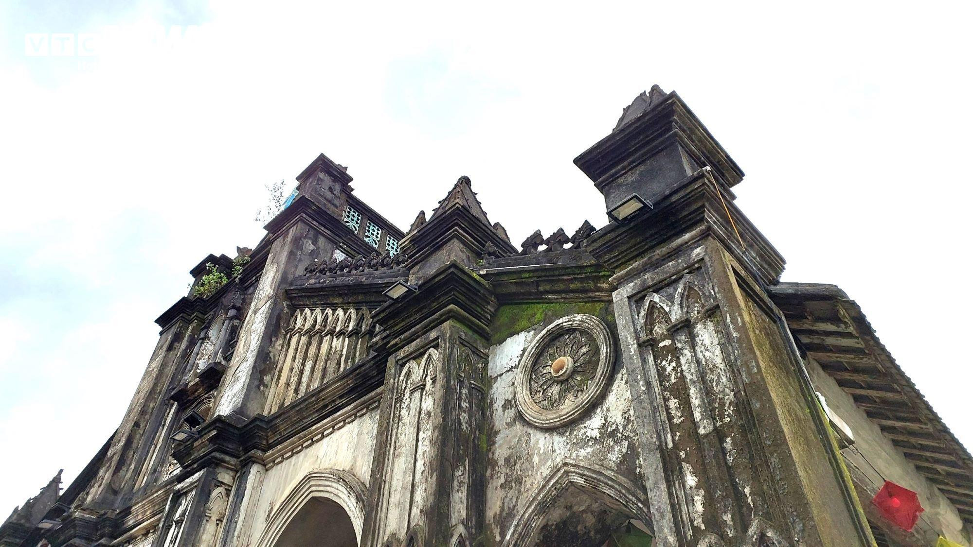 Độc đáo nhà thờ cổ 120 tuổi xây bằng đá, nhựa cây ở Đà Nẵng - 15