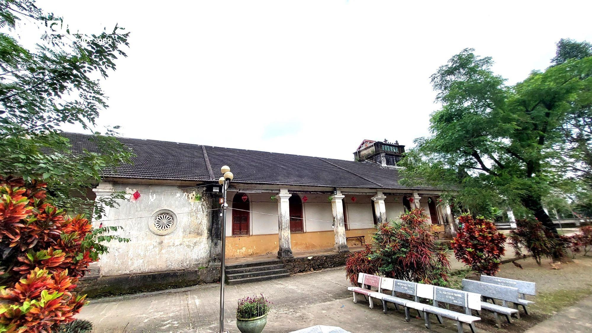 Độc đáo nhà thờ cổ 120 tuổi xây bằng đá, nhựa cây ở Đà Nẵng - 3