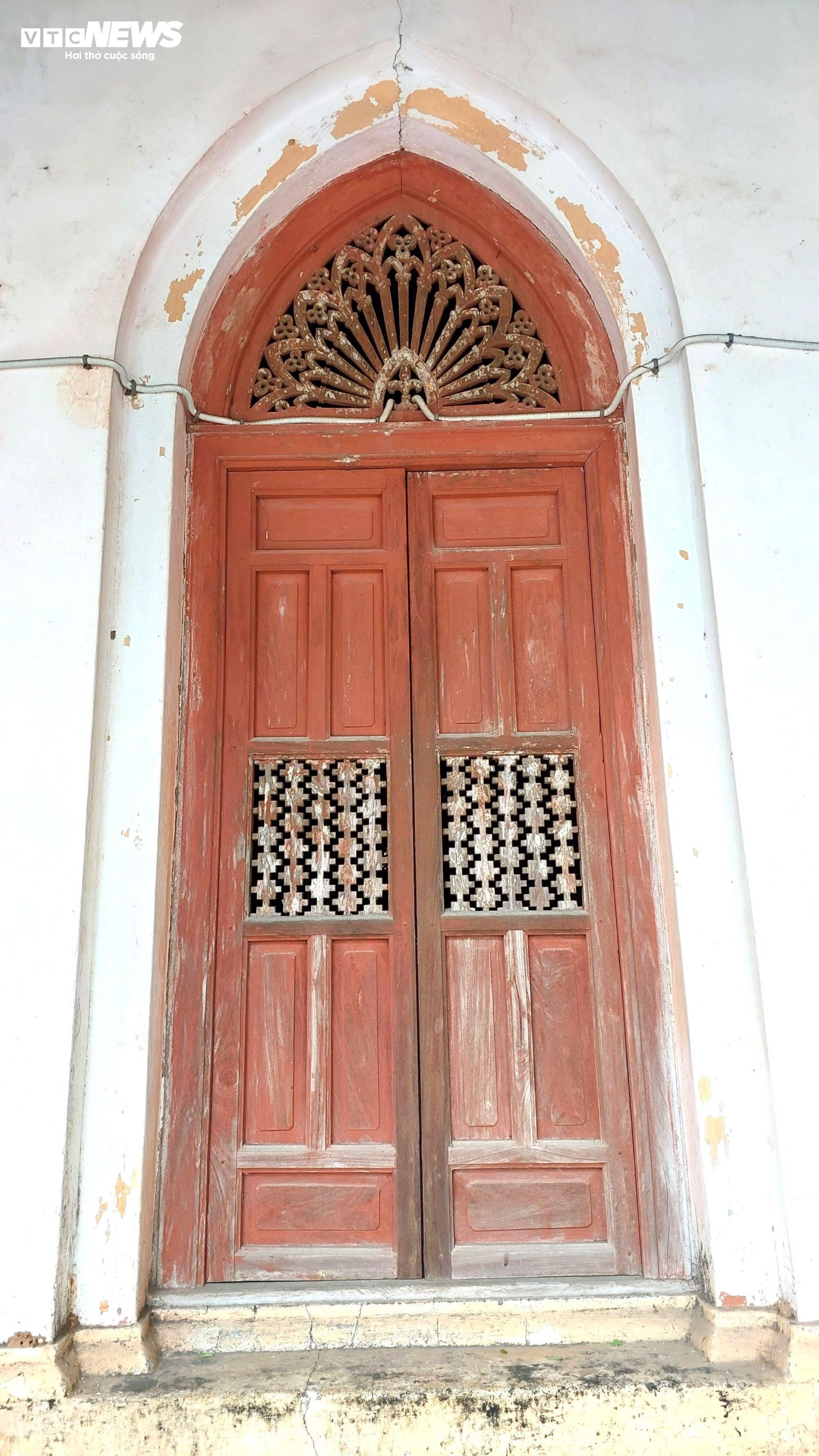 Độc đáo nhà thờ cổ 120 tuổi xây bằng đá, nhựa cây ở Đà Nẵng - 4