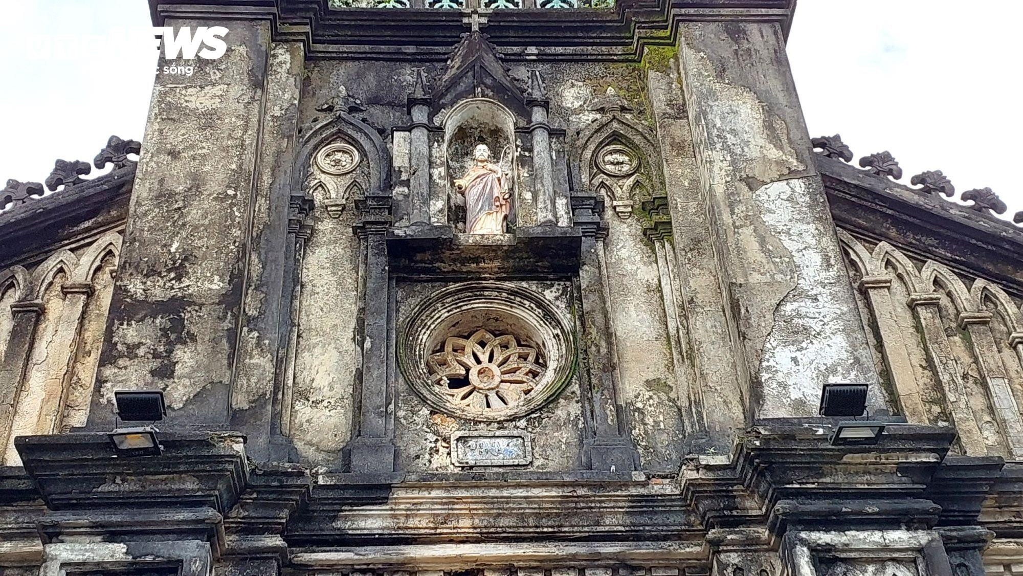 Độc đáo nhà thờ cổ 120 tuổi xây bằng đá, nhựa cây ở Đà Nẵng - 14