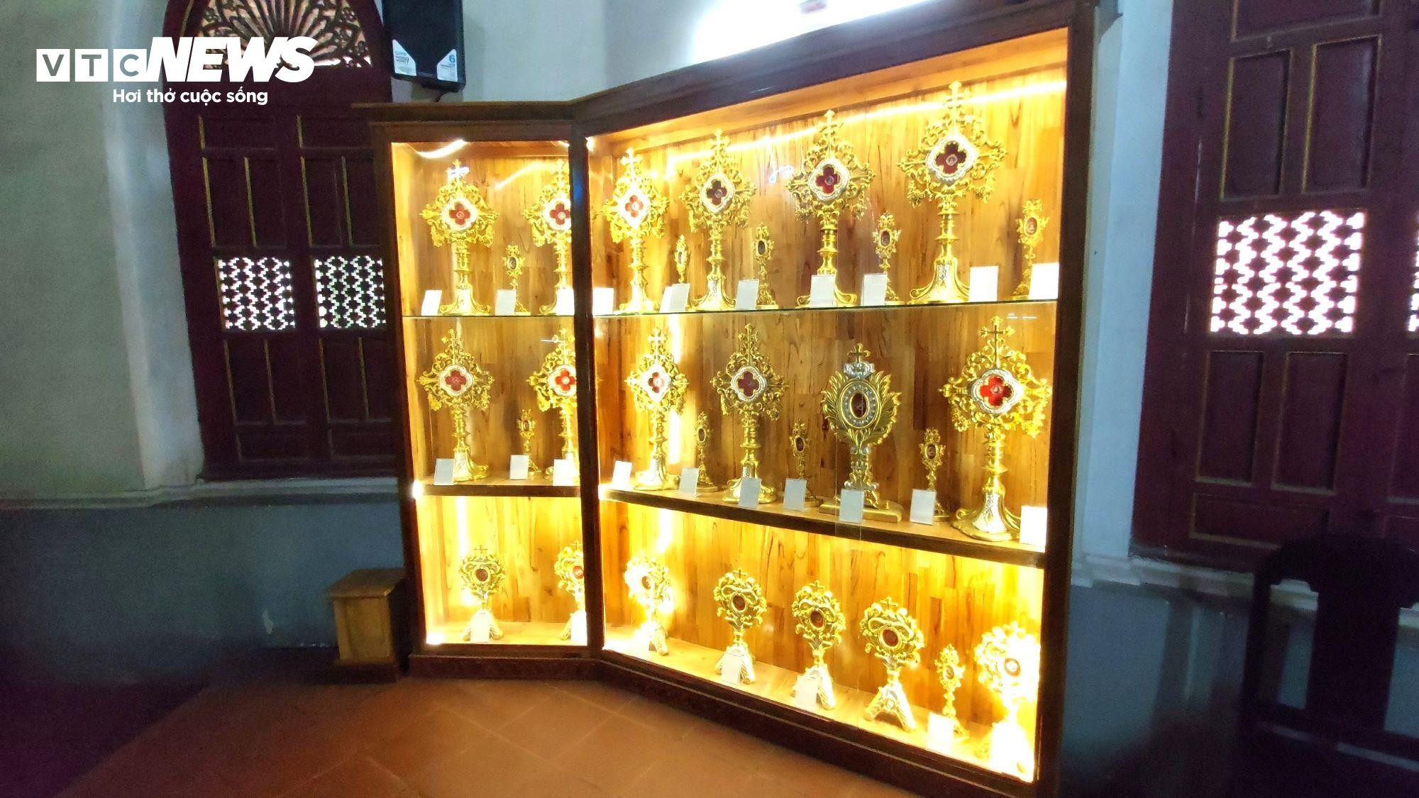 Độc đáo nhà thờ cổ 120 tuổi xây bằng đá, nhựa cây ở Đà Nẵng - 10