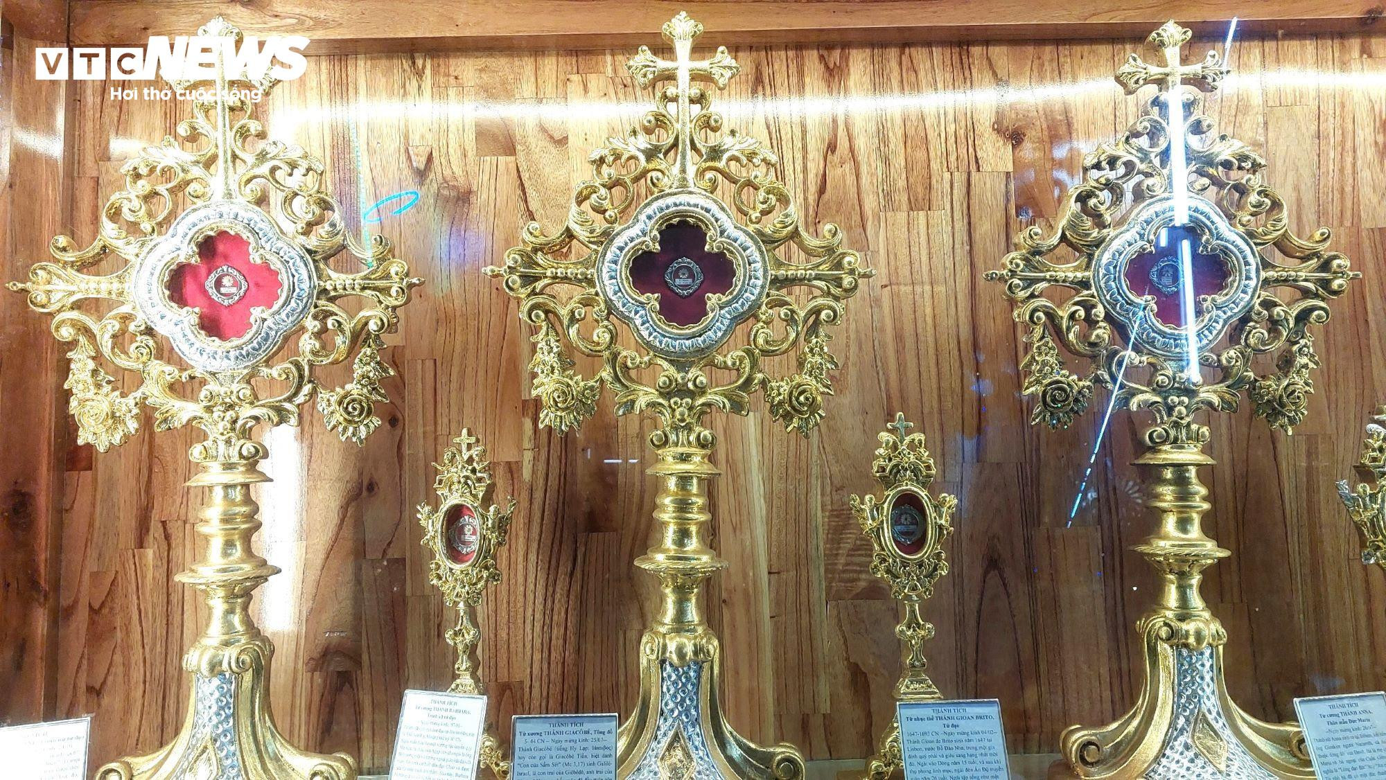 Độc đáo nhà thờ cổ 120 tuổi xây bằng đá, nhựa cây ở Đà Nẵng - 11