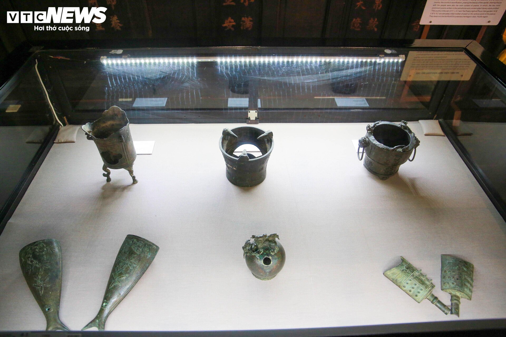 Cận cảnh những báu vật trong bảo tàng cung đình trăm tuổi ở cố đô Huế - 10