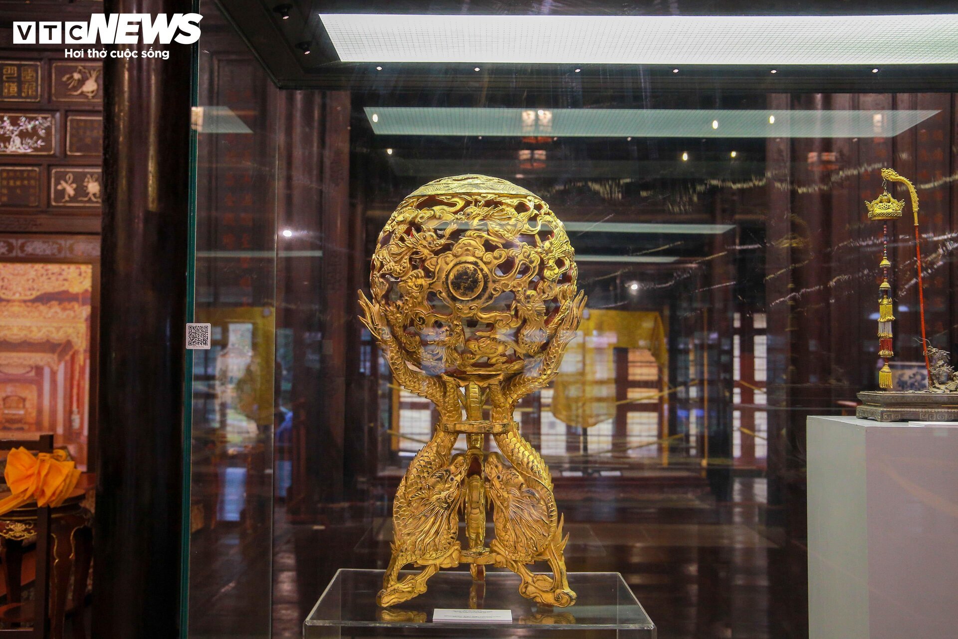 Cận cảnh những báu vật trong bảo tàng cung đình trăm tuổi ở cố đô Huế - 4