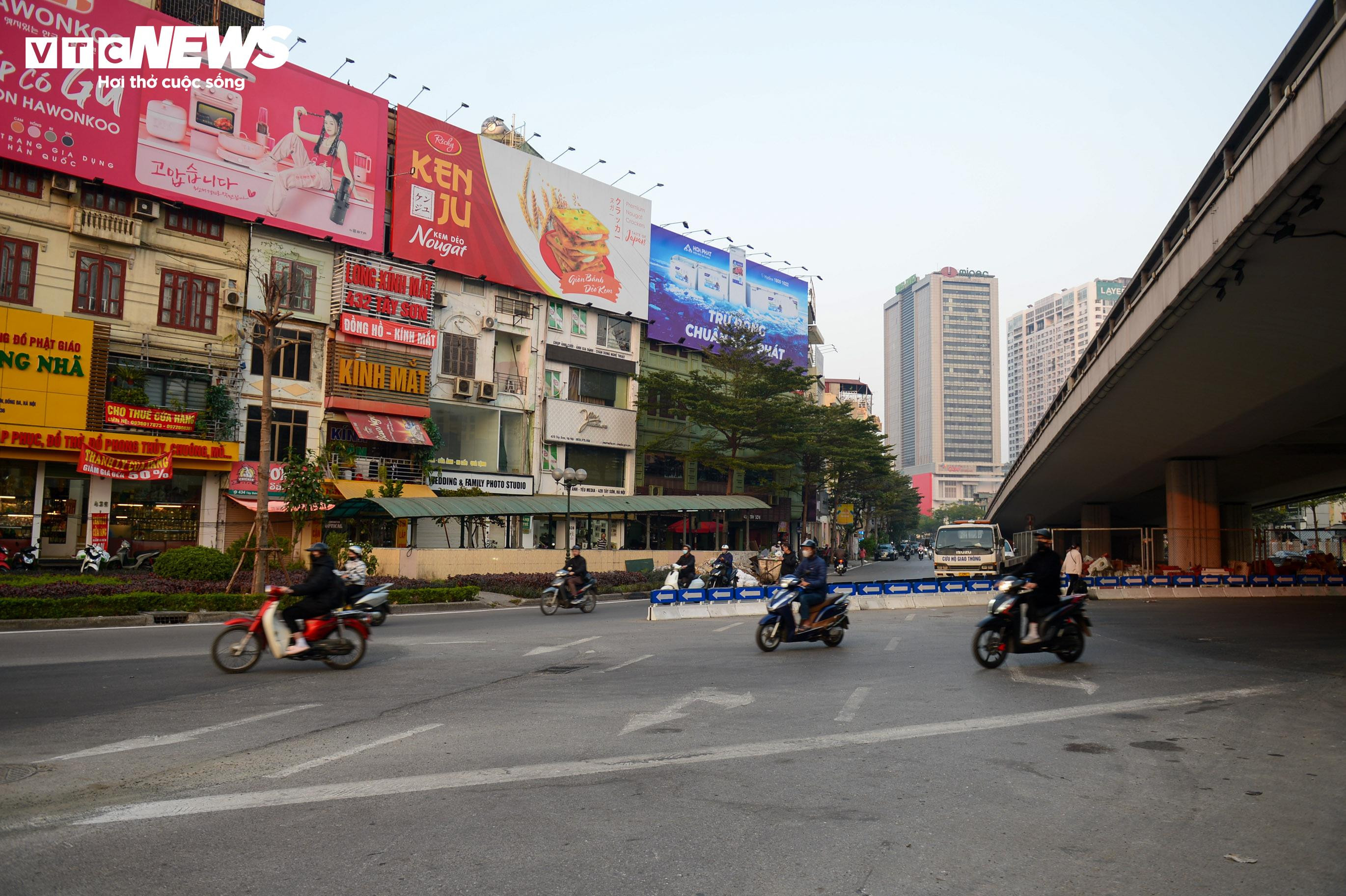 Ngã Tư Sở ở Hà Nội hết cảnh ùn tắc sau lần thứ 5 tổ chức lại giao thông - 6