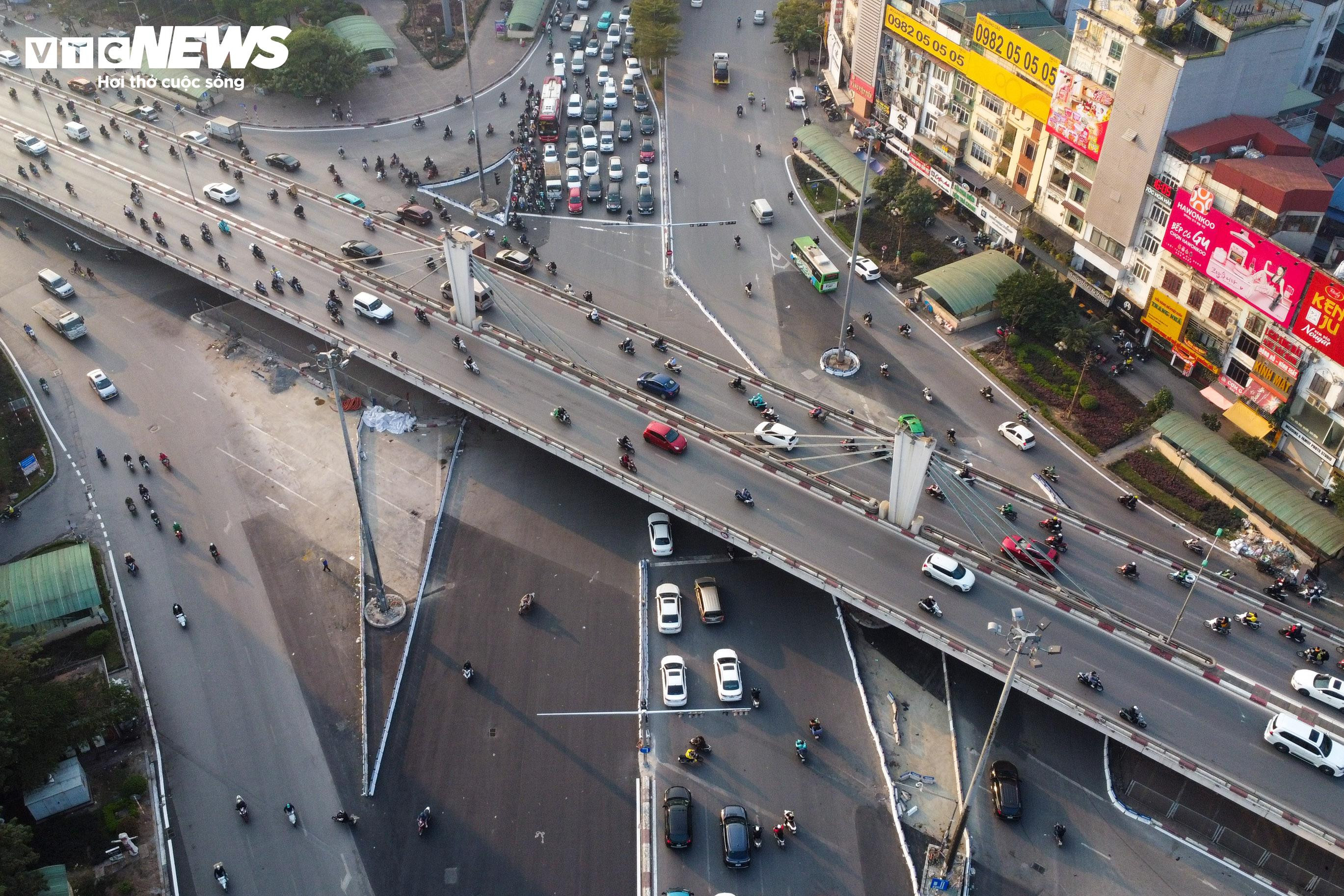 Ngã Tư Sở ở Hà Nội hết cảnh ùn tắc sau lần thứ 5 tổ chức lại giao thông - 9