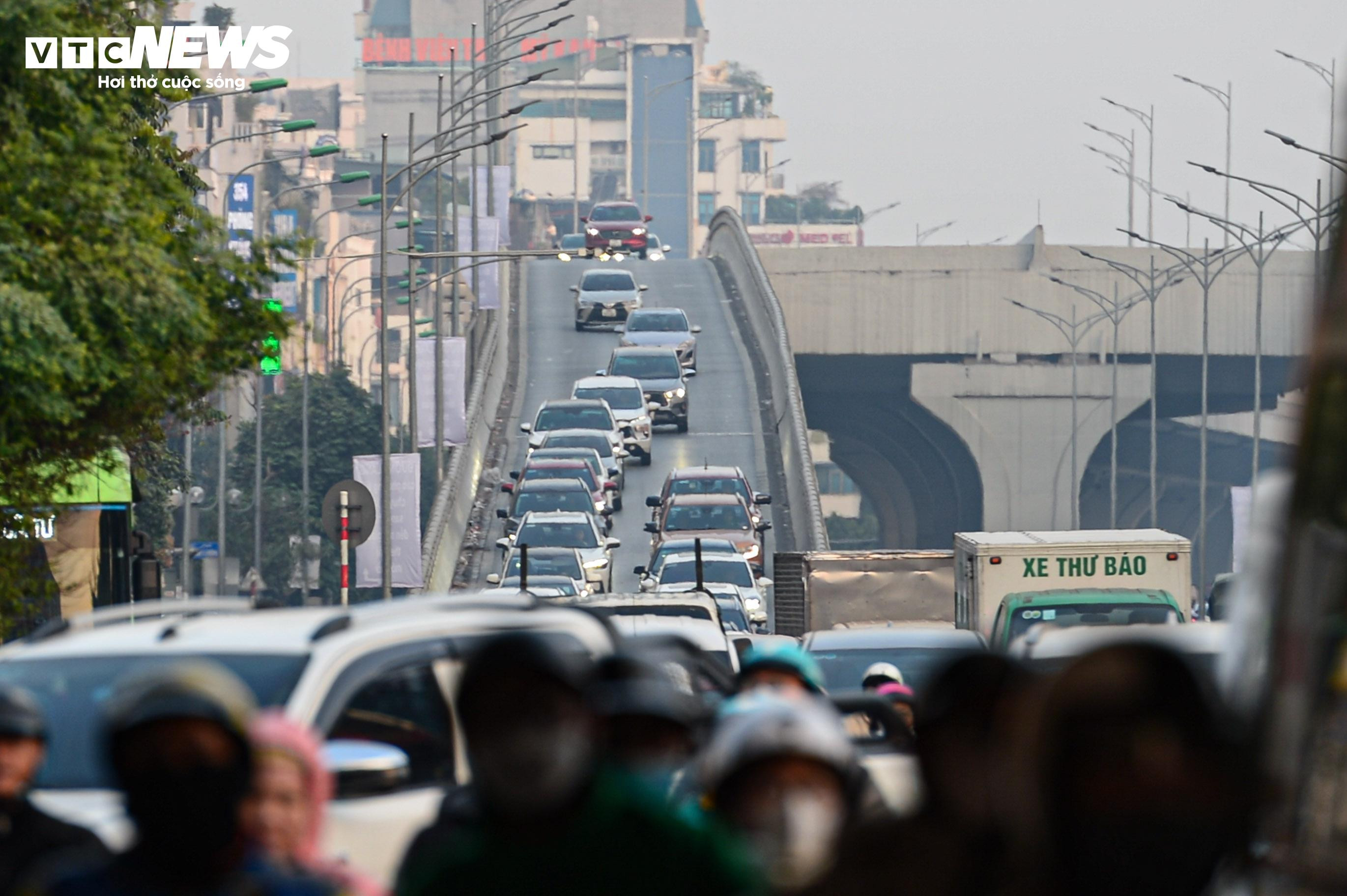 Ngã Tư Sở ở Hà Nội hết cảnh ùn tắc sau lần thứ 5 tổ chức lại giao thông - 3