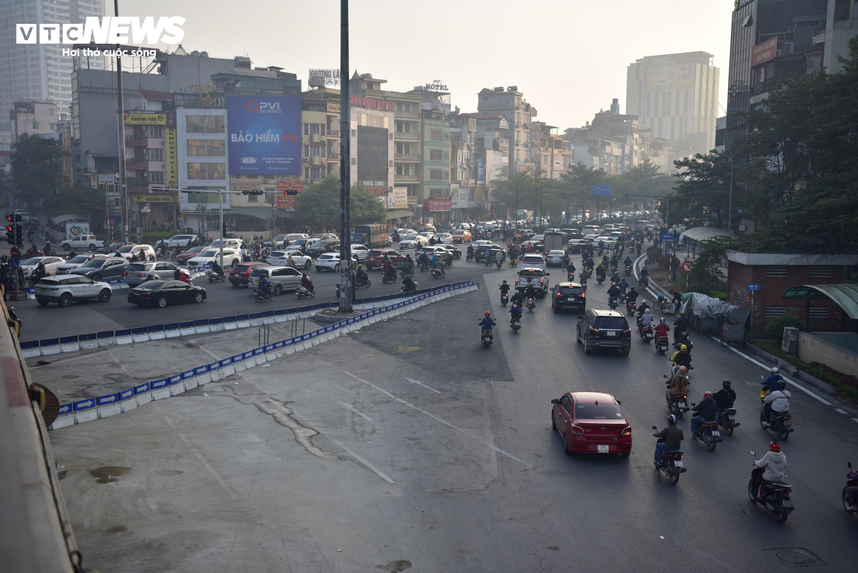 Ngã Tư Sở ở Hà Nội hết cảnh ùn tắc sau lần thứ 5 tổ chức lại giao thông - 10