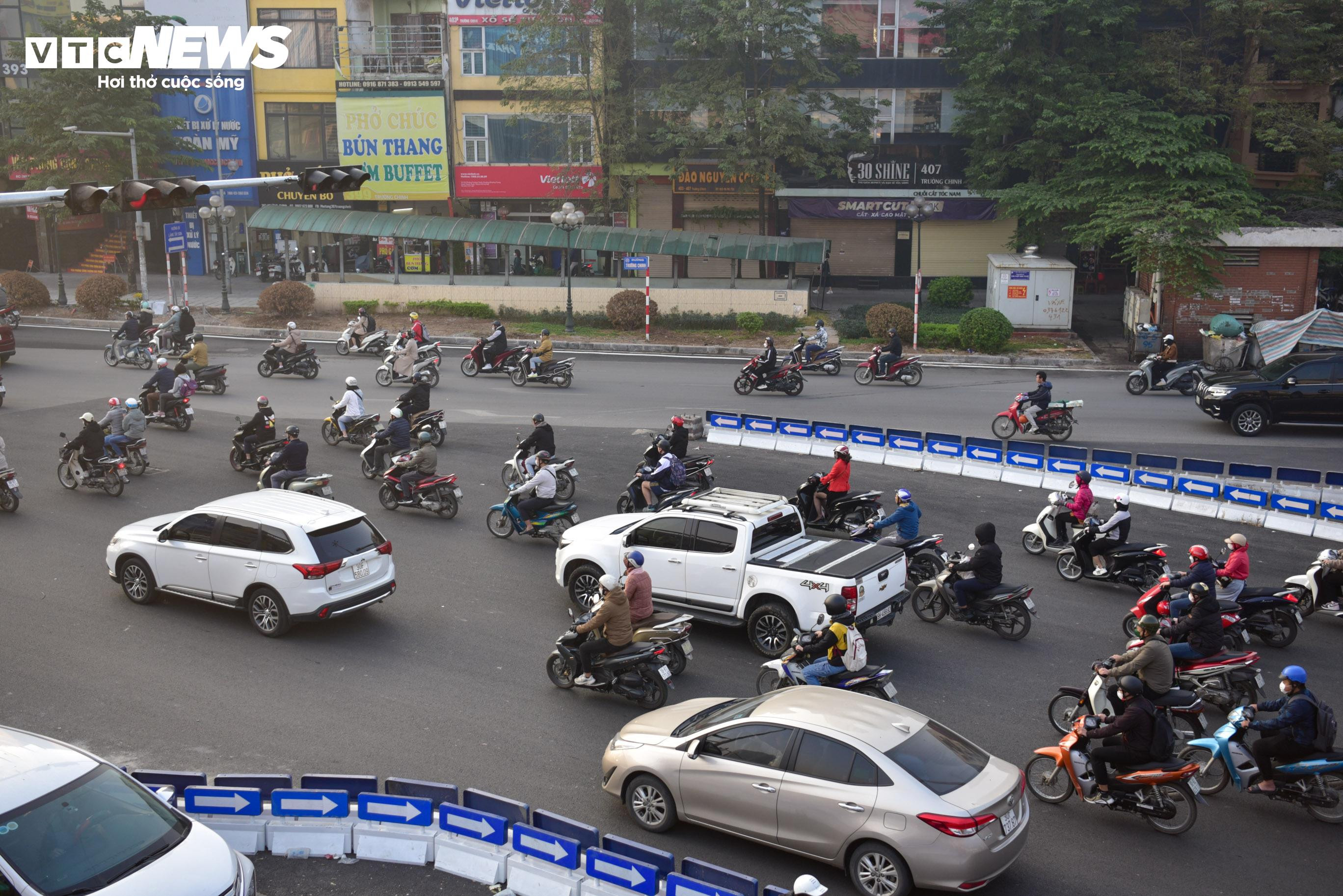 Ngã Tư Sở ở Hà Nội hết cảnh ùn tắc sau lần thứ 5 tổ chức lại giao thông - 12