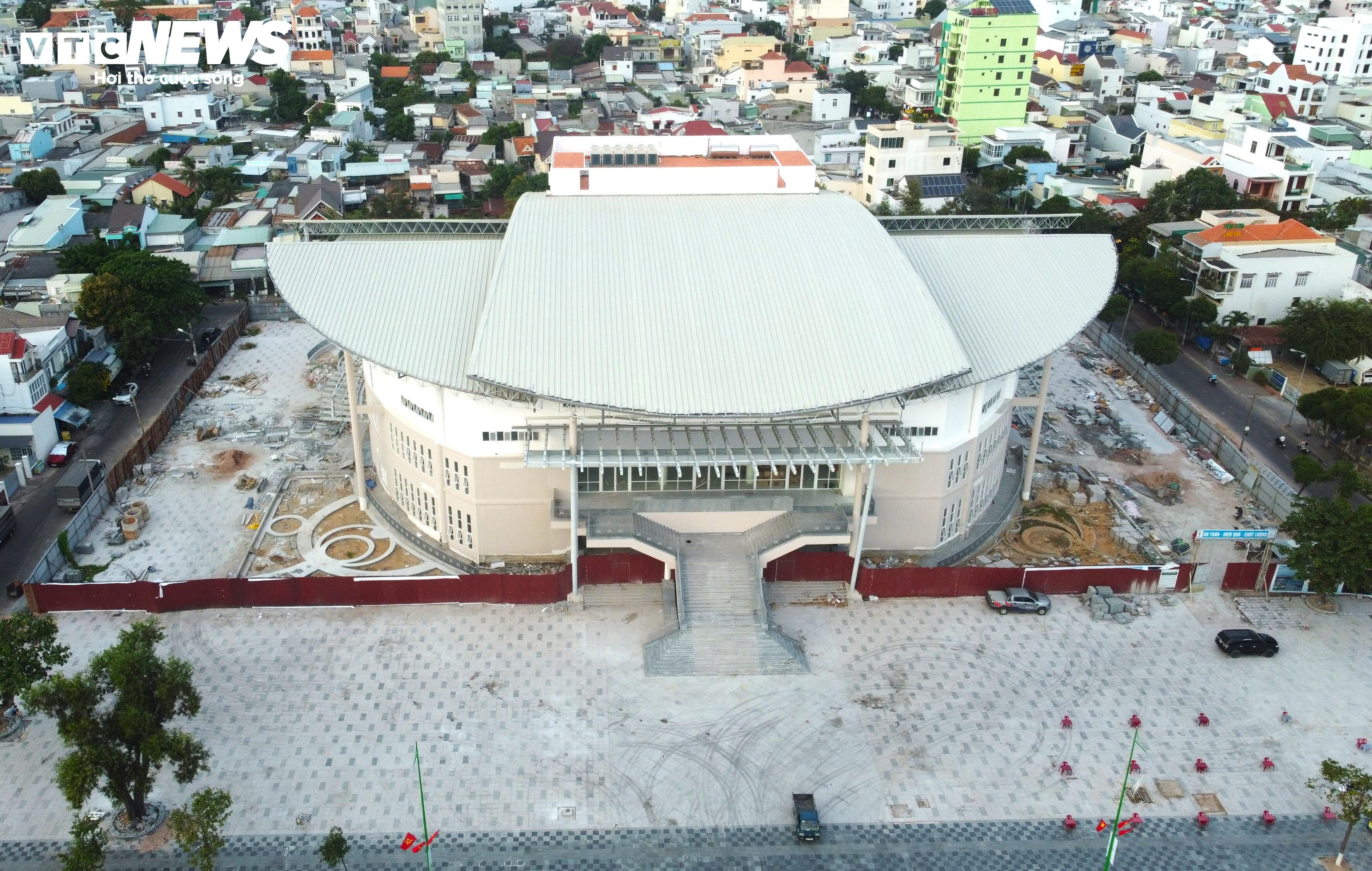 Bình Thuận: Năm Du lịch quốc gia đi qua, nhà hát 200 tỷ đồng vẫn chưa xong - 11