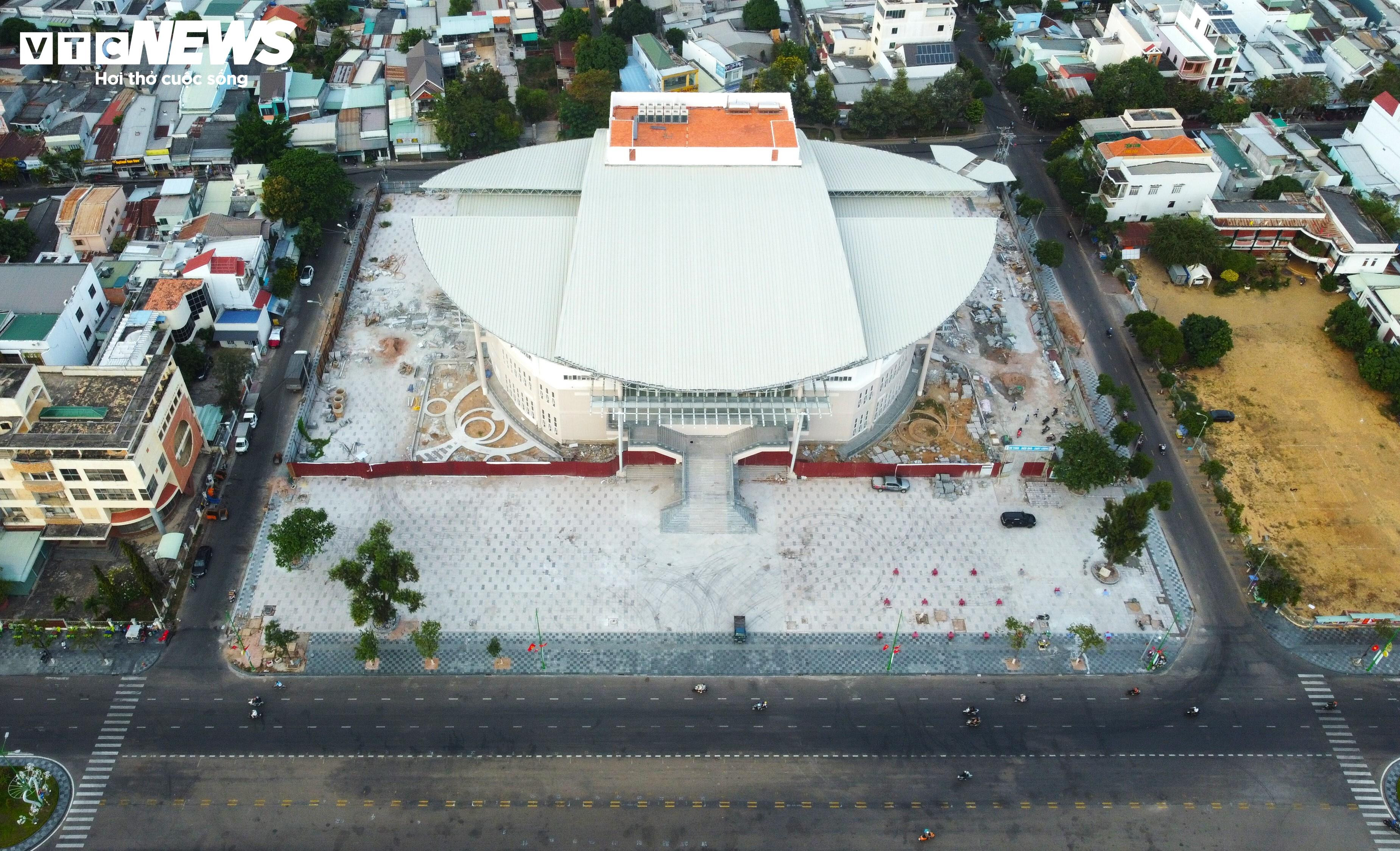 Bình Thuận: Năm Du lịch quốc gia đi qua, nhà hát 200 tỷ đồng vẫn chưa xong - 2