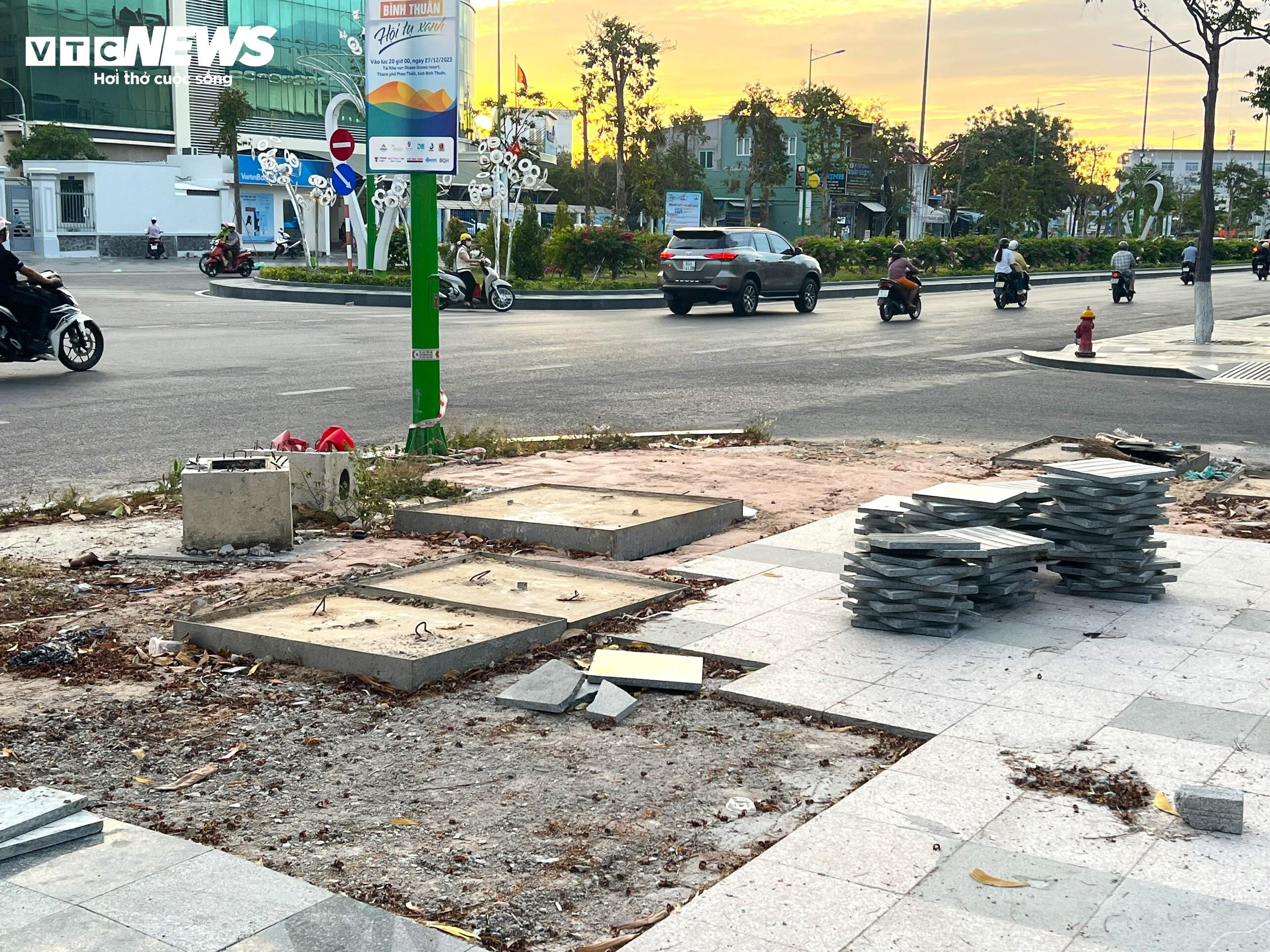 Bình Thuận: Năm Du lịch quốc gia đi qua, nhà hát 200 tỷ đồng vẫn chưa xong - 9