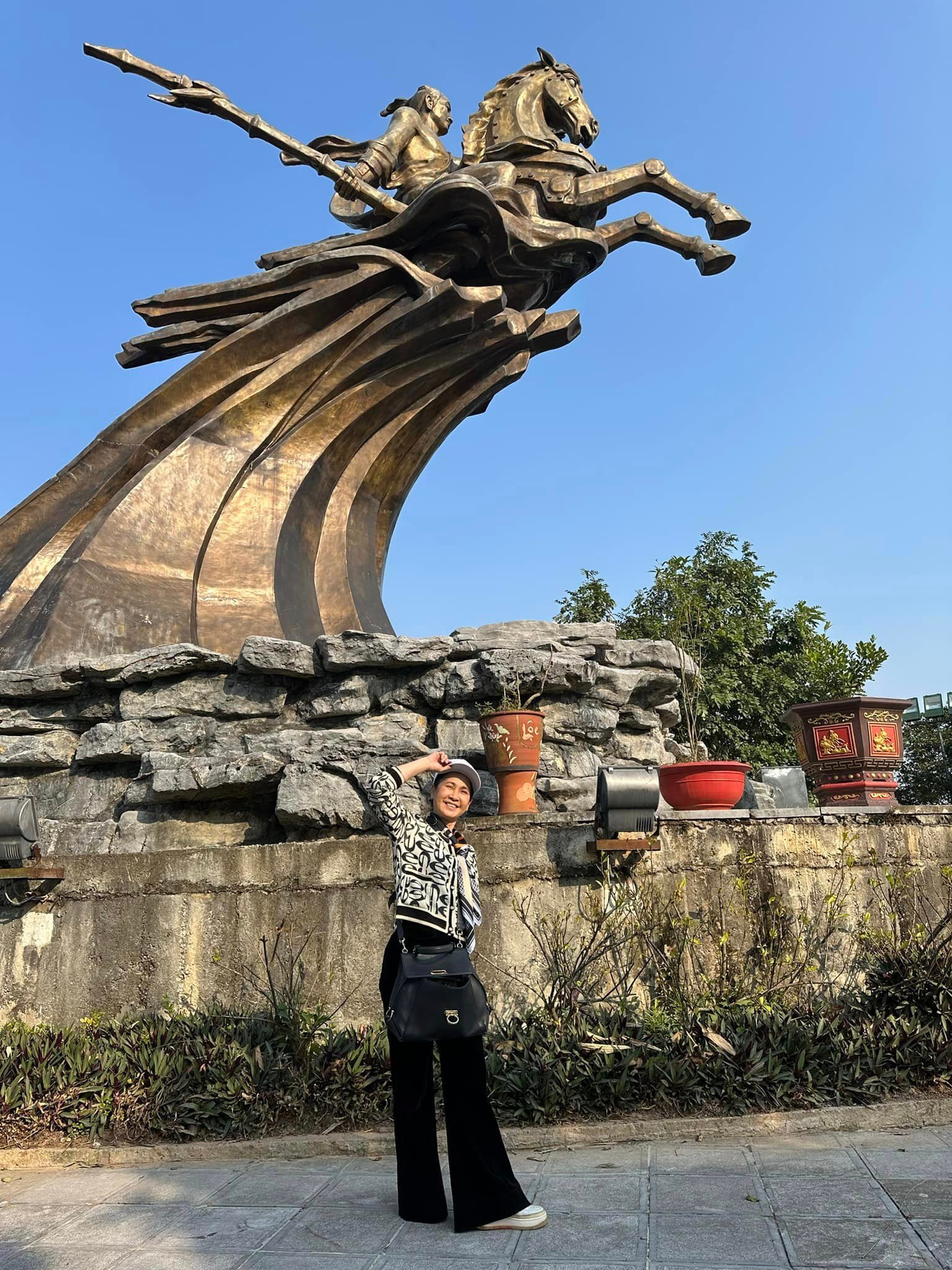 Sao Việt 30/12: Hoa hậu Ý Nhi ngày càng rạng rỡ, Minh Hằng đẹp mặn mà sau sinh - 10