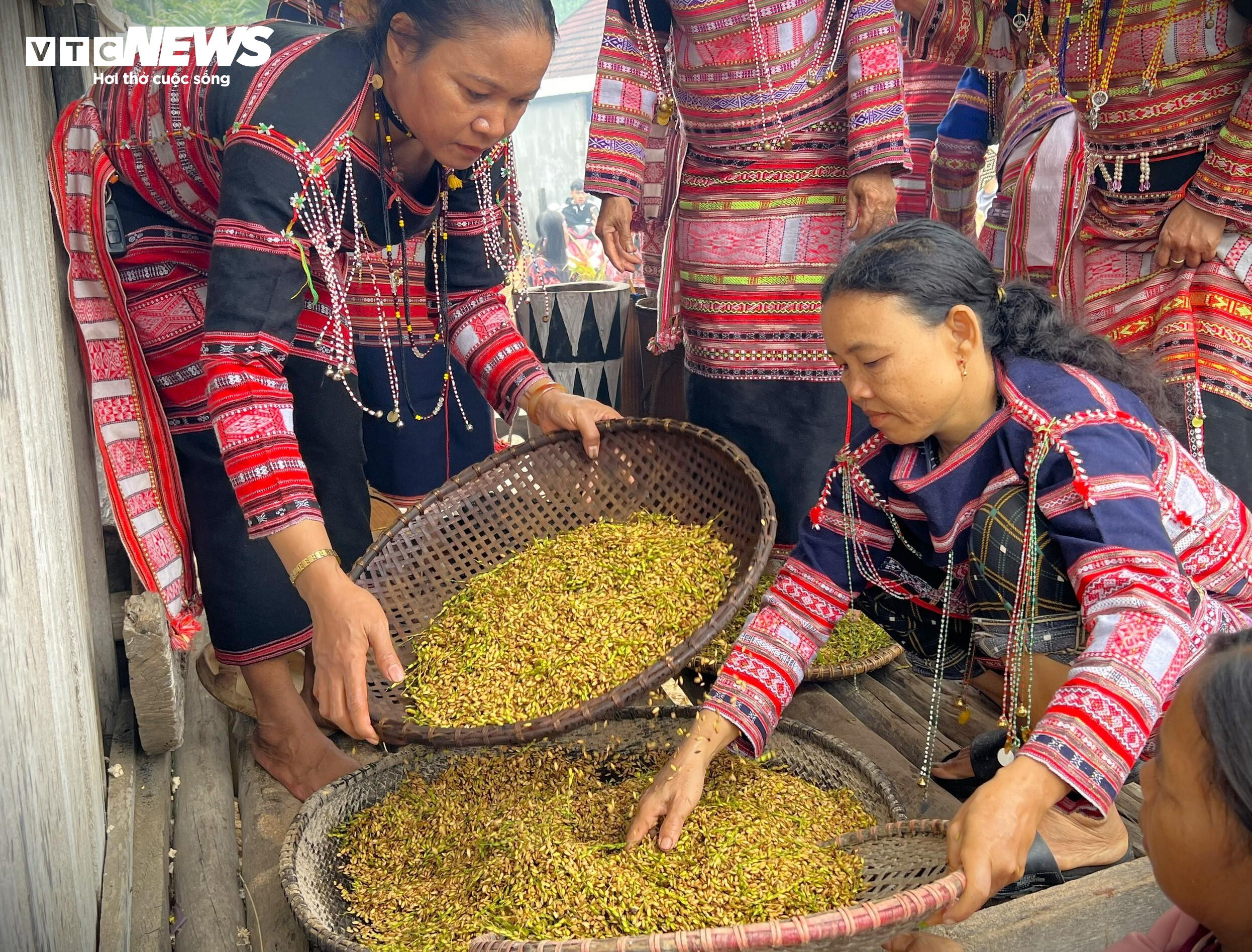 Đặc sắc lễ mừng lúa mới ngày cuối năm của người Ba Na ở Bình Định - 2