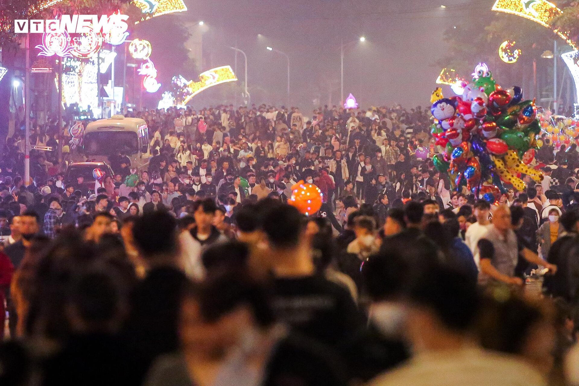 Mãn nhãn màn pháo hoa chào đón năm mới 2024 - 3