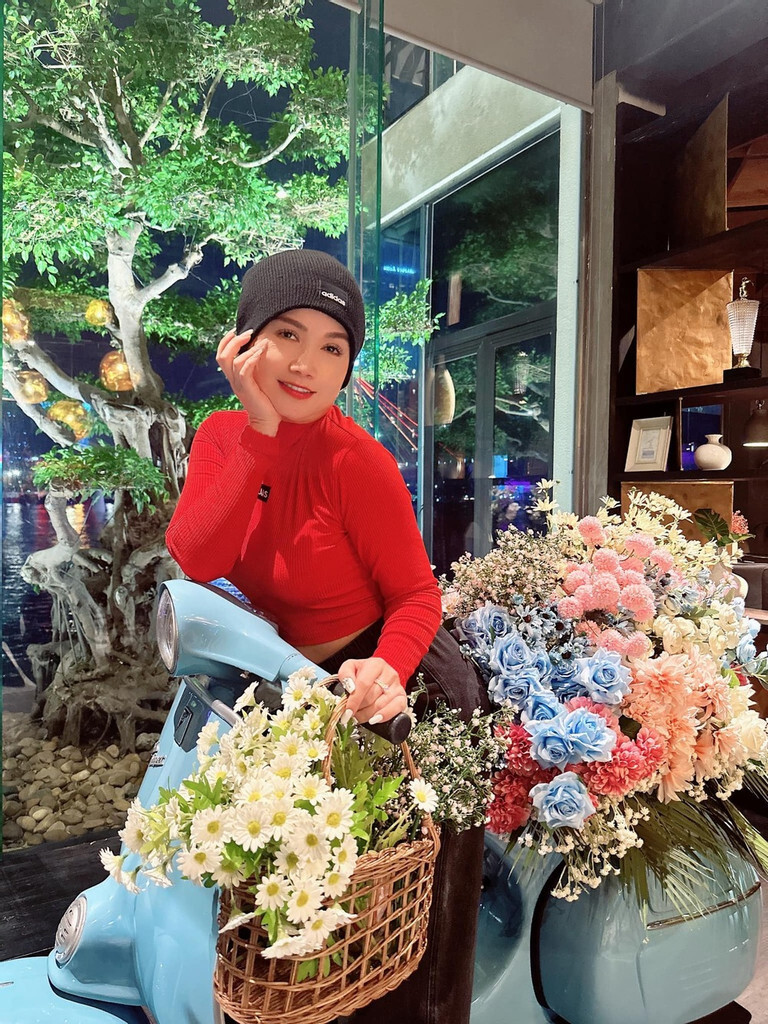 Sao Việt 3/1: Con gái Vũ Linh khoe chồng, Mai Phương Thúy than mệt đầu năm - 9