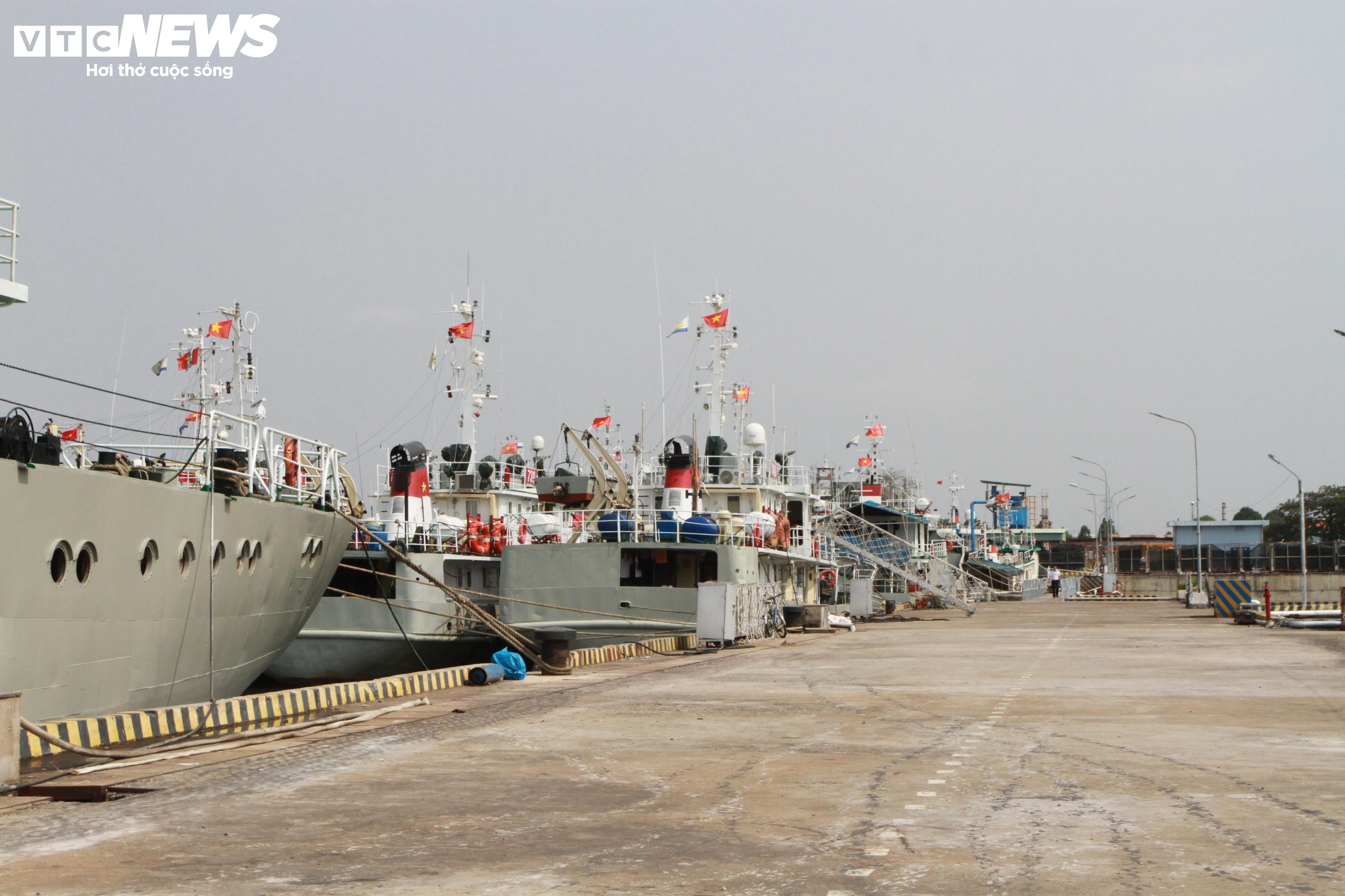 Mang Tết đến Nhà giàn DKI - 10