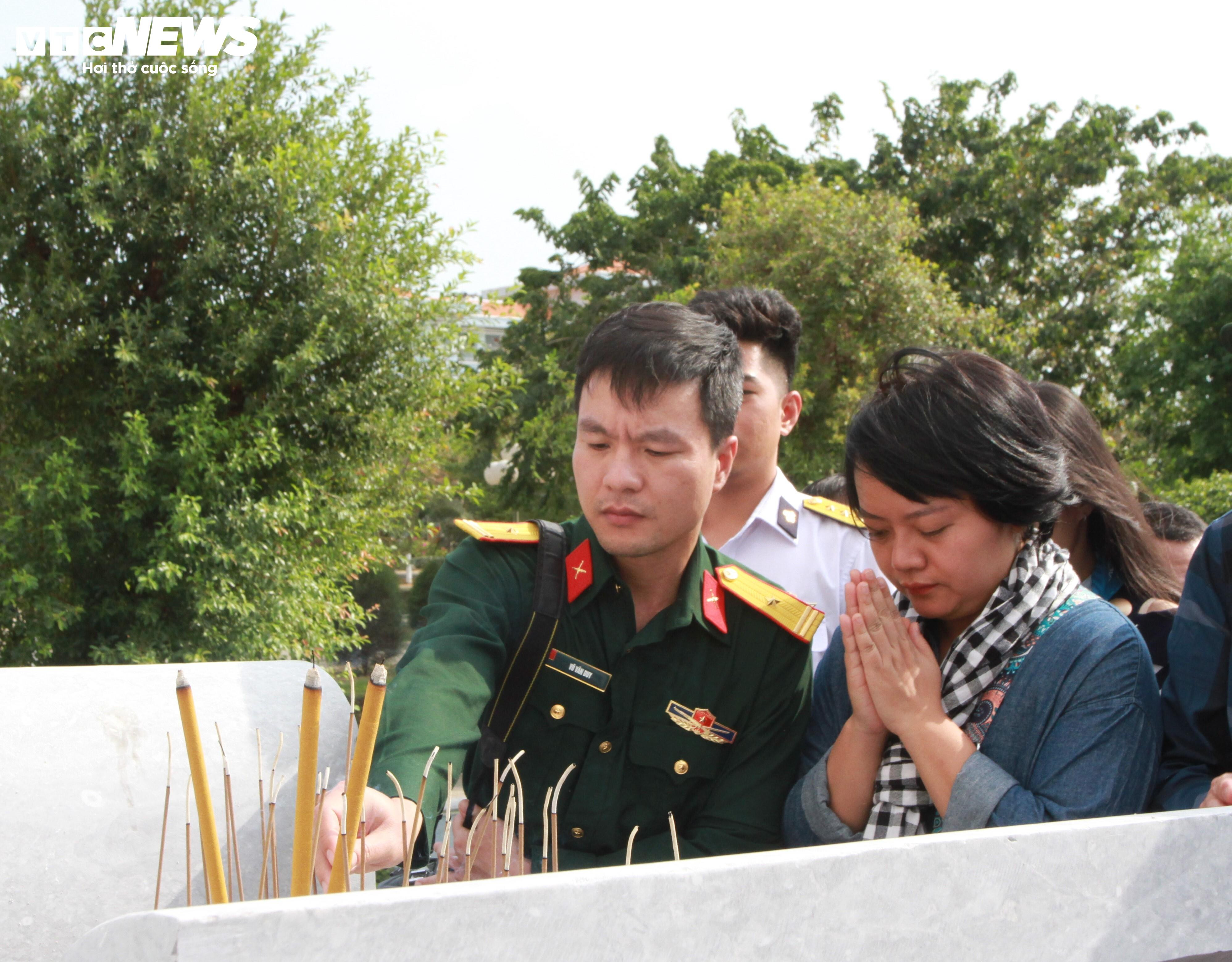 Mang Tết đến Nhà giàn DKI - 13