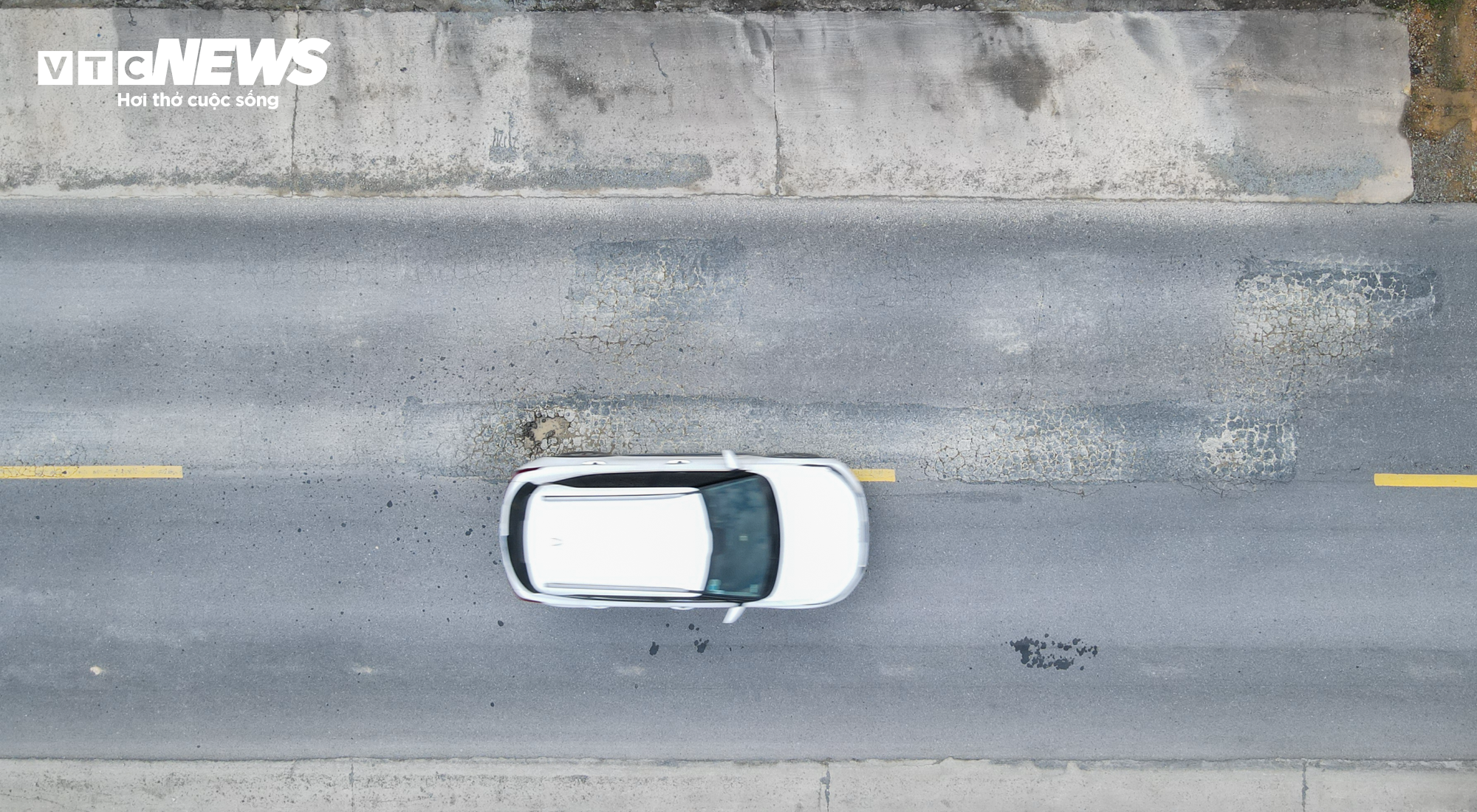 Mặt đường ‘luống khoai’ trên tuyến đường 2.000 tỷ ở Hà Tĩnh - 20