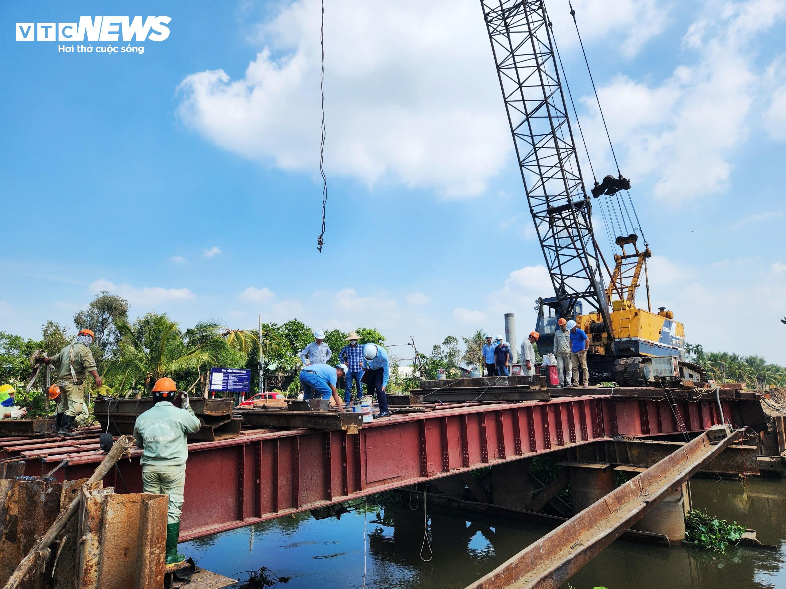 Công nhân tất bật trên đại công trường Vành đai 3 TP.HCM - 8