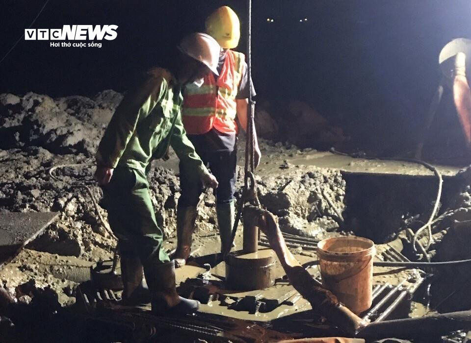 Công nhân tất bật trên đại công trường Vành đai 3 TP.HCM - 14