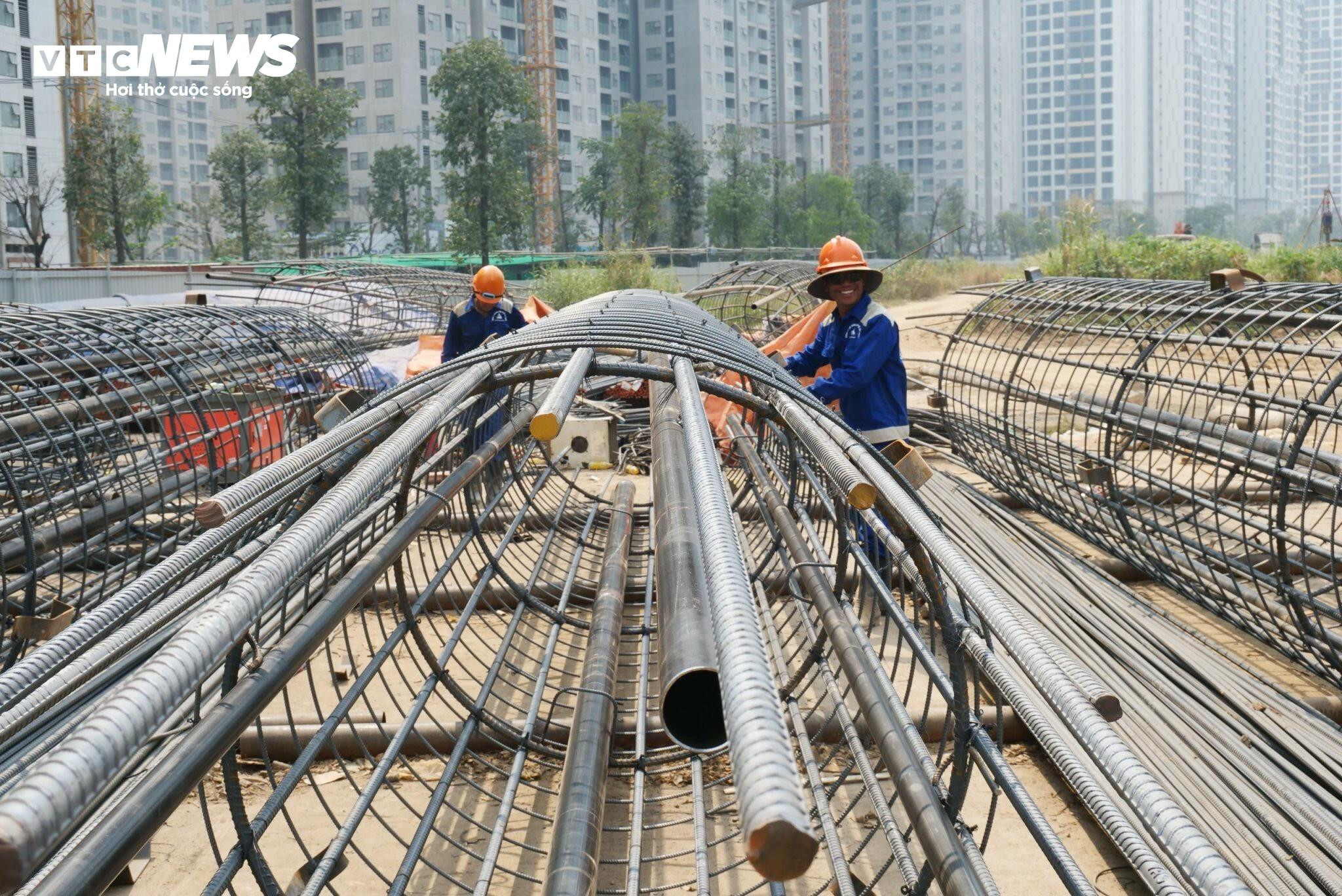 Công nhân tất bật trên đại công trường Vành đai 3 TP.HCM - 5