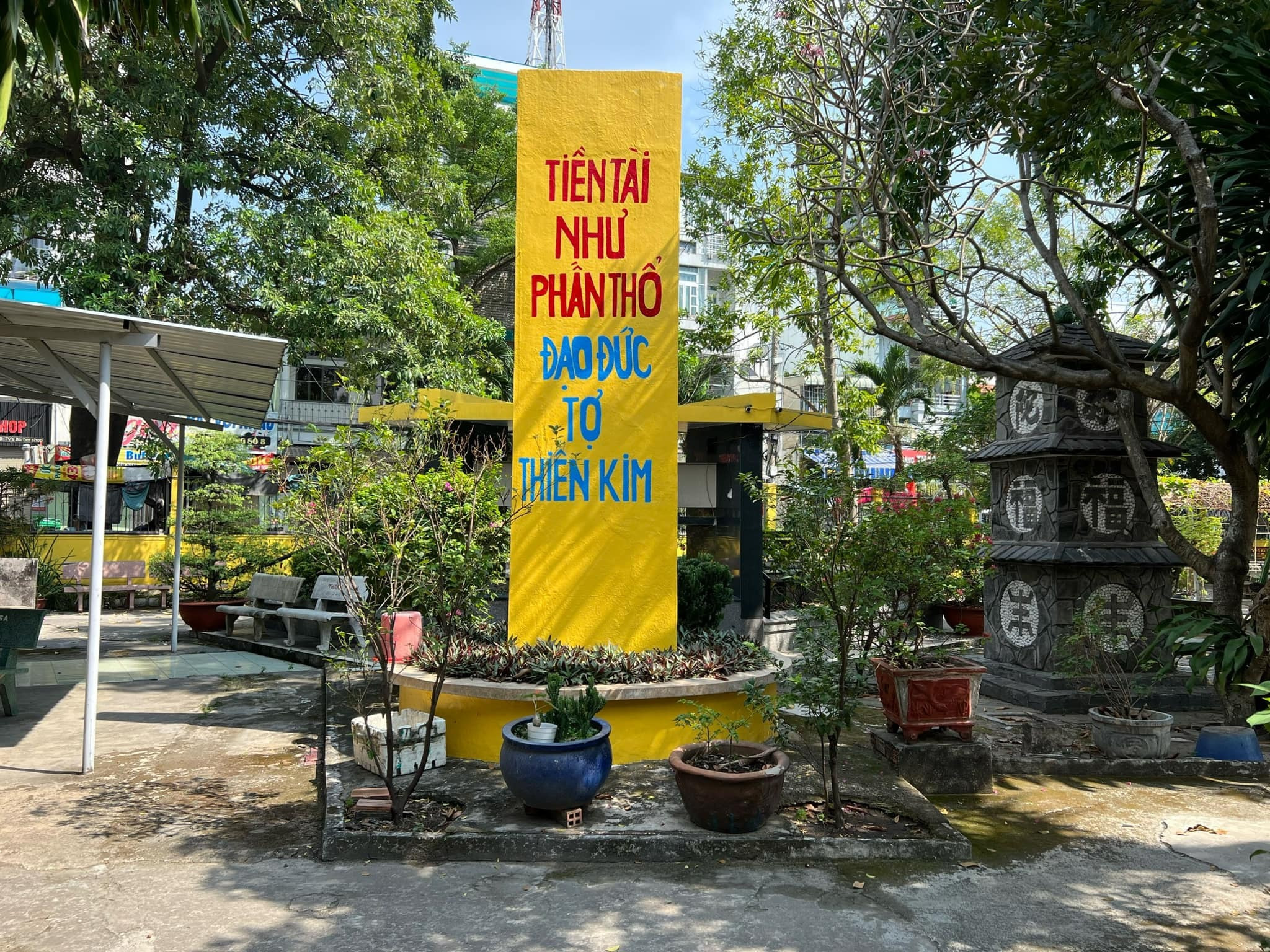 Chùa Nghệ sĩ 'thay áo mới’, xin người viếng thăm để lại đau thương phiền não - 4