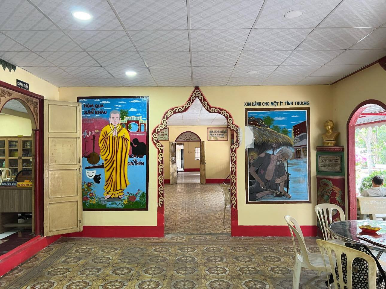 Chùa Nghệ sĩ 'thay áo mới’, xin người viếng thăm để lại đau thương phiền não - 5