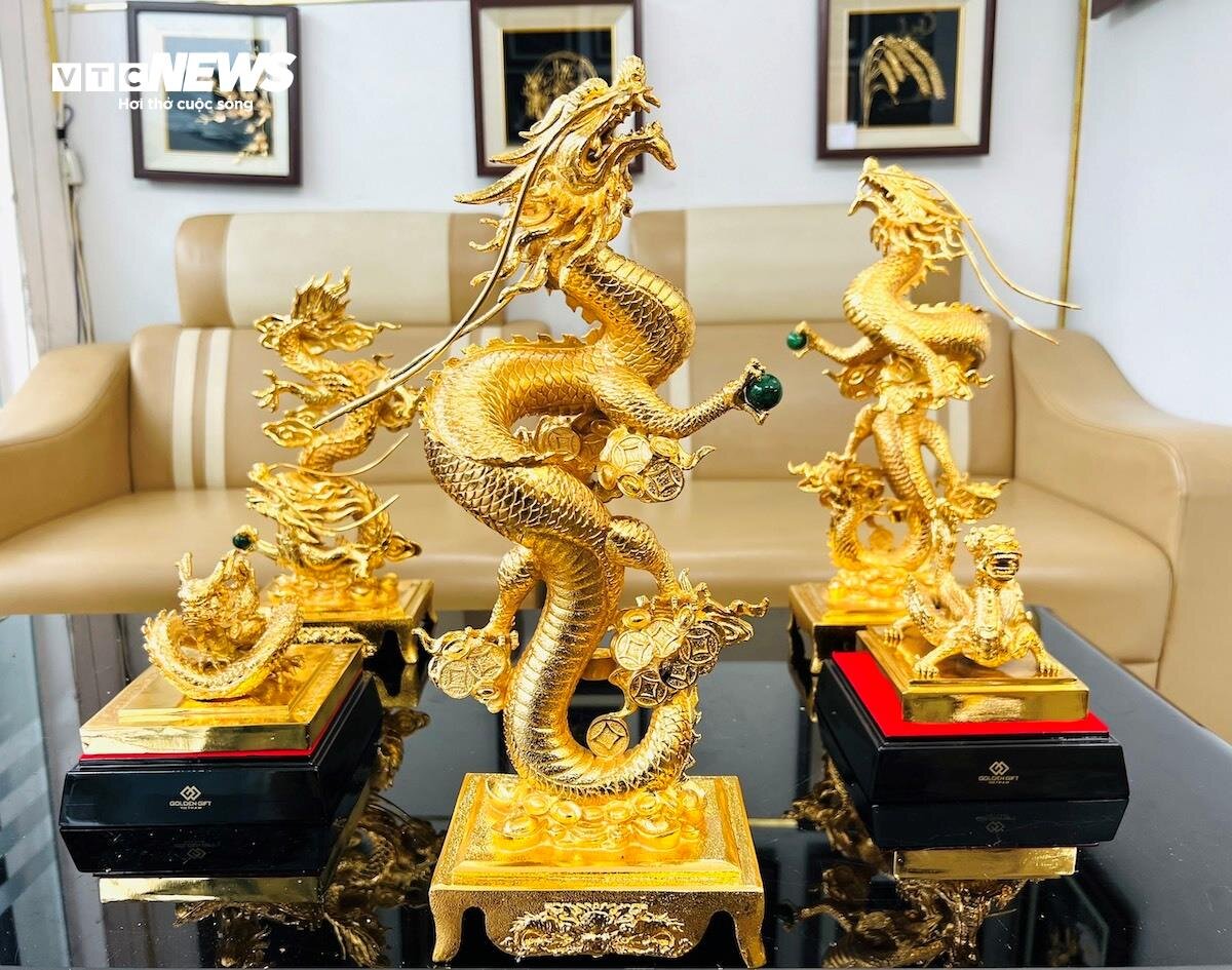 Quà Tết Giáp Thìn sang chảnh: Tượng rồng mạ vàng 24k giá hàng chục triệu đồng - 1