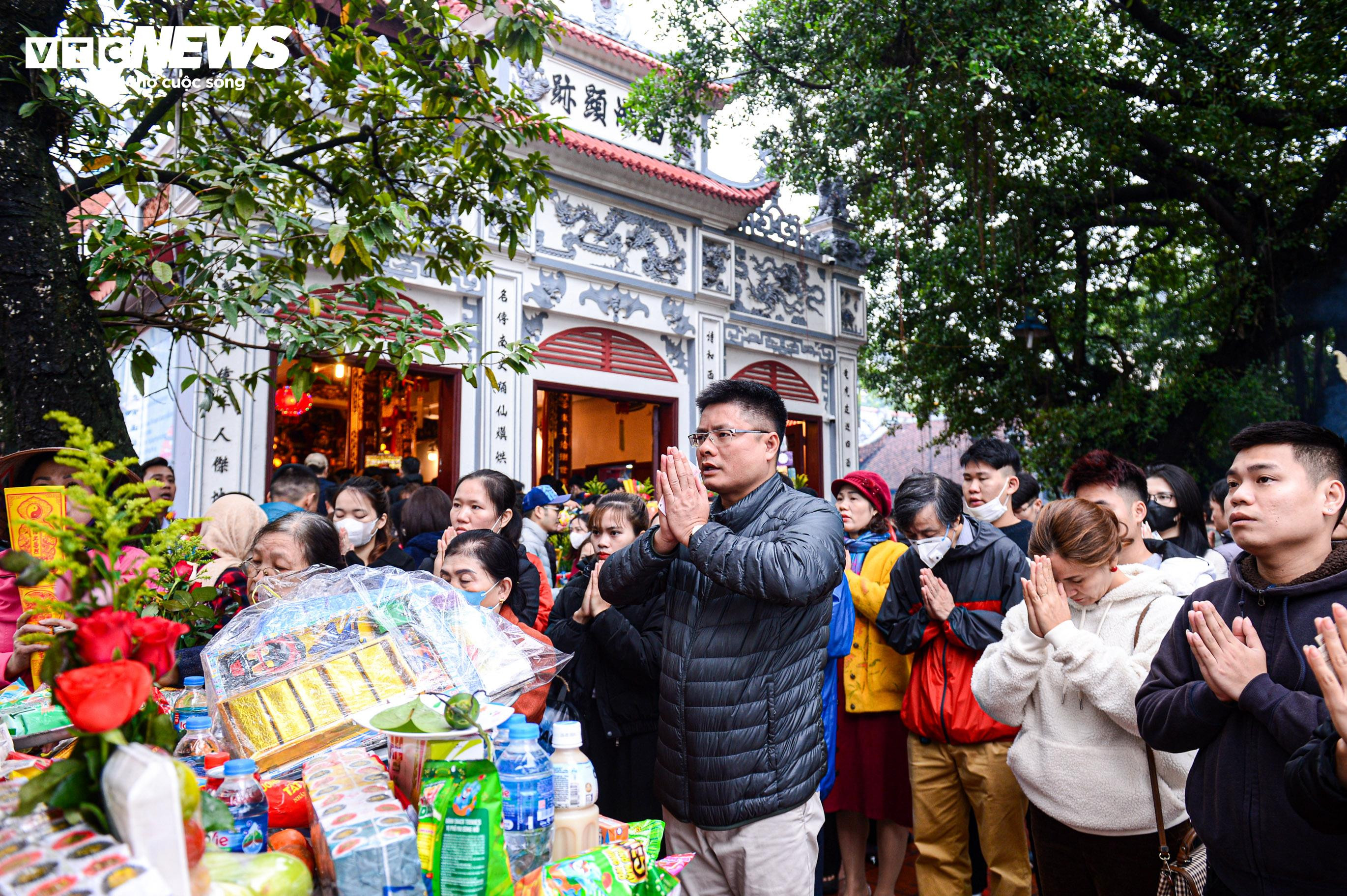 Người Hà Nội đội mưa dâng lễ Phủ Tây Hồ ngày mùng 1 tháng Chạp - 6