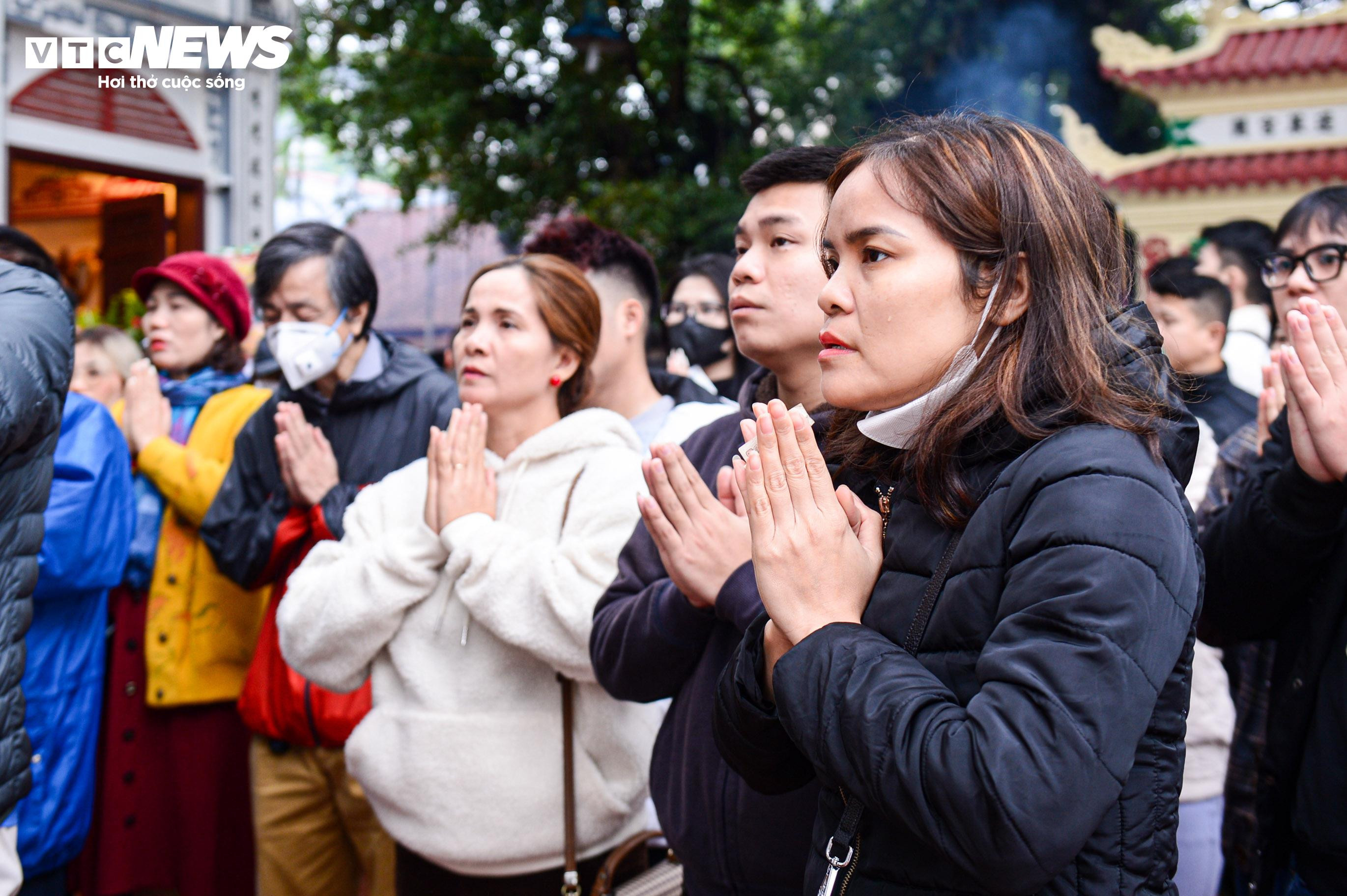 Người Hà Nội đội mưa dâng lễ Phủ Tây Hồ ngày mùng 1 tháng Chạp - 8