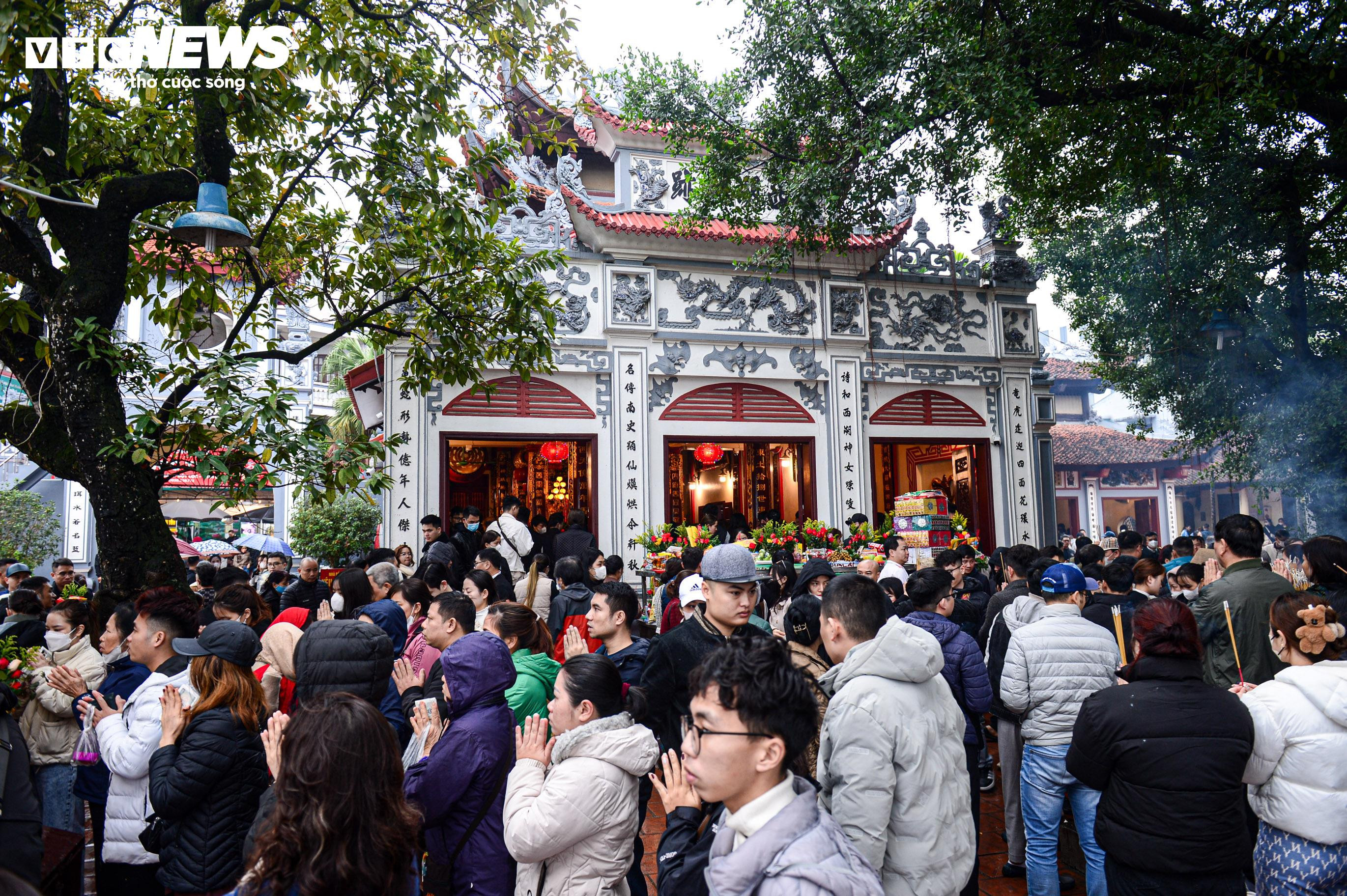 Du xuân Giáp Thìn cùng những danh thắng tâm linh nổi tiếng Hà Nội - 20