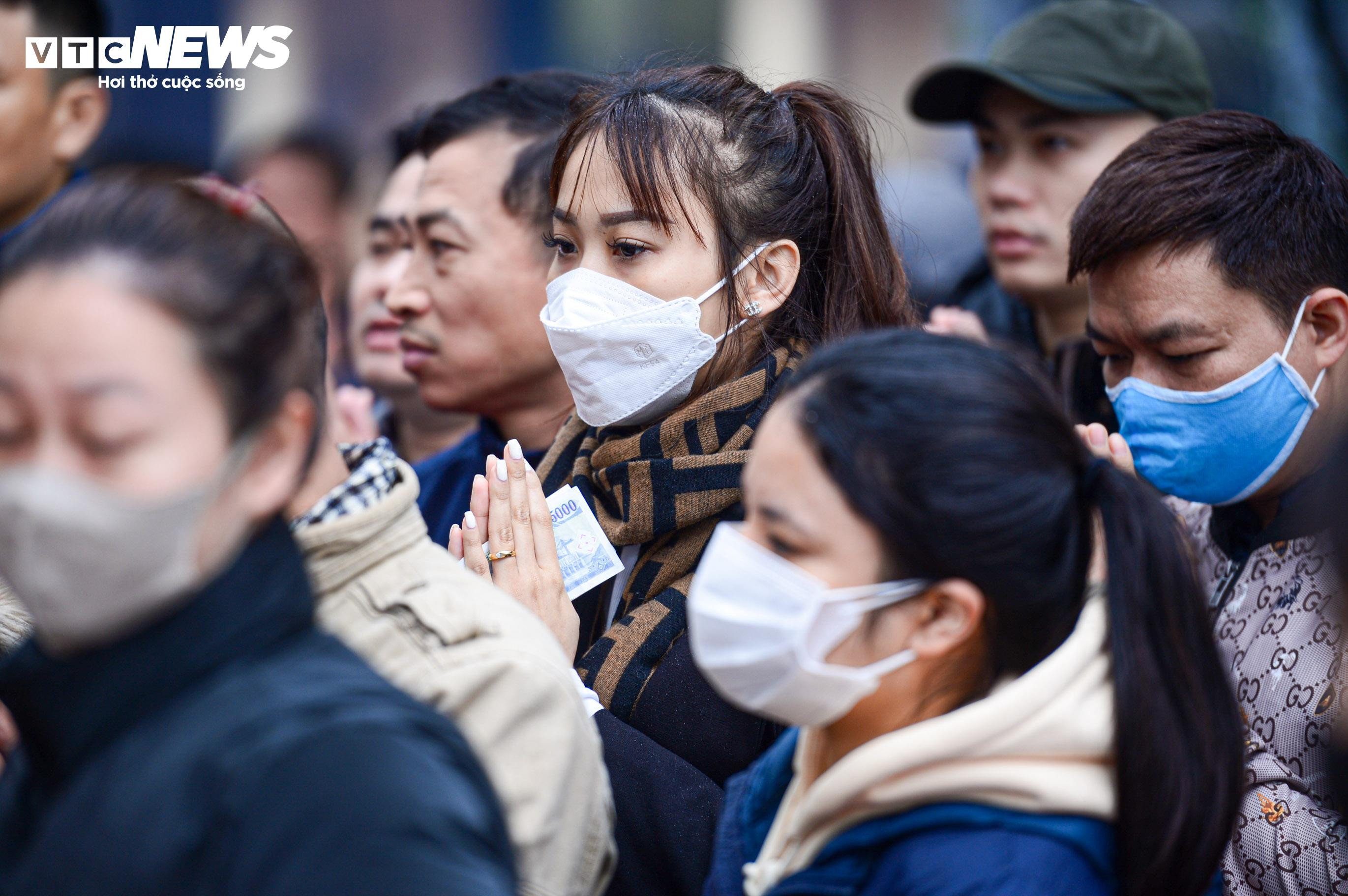 Người Hà Nội đội mưa dâng lễ Phủ Tây Hồ ngày mùng 1 tháng Chạp - 9